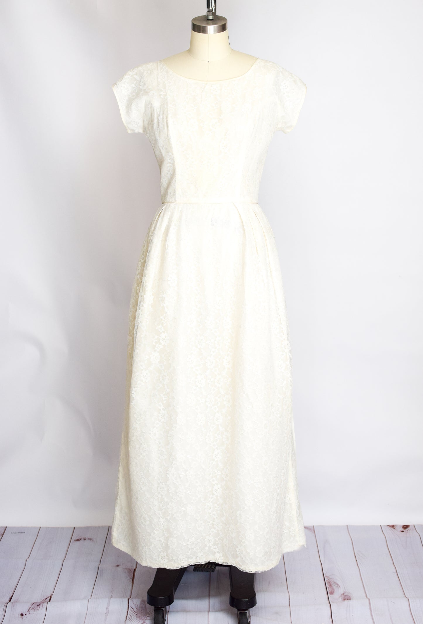 1960s Lace Wedding Gown | S/M