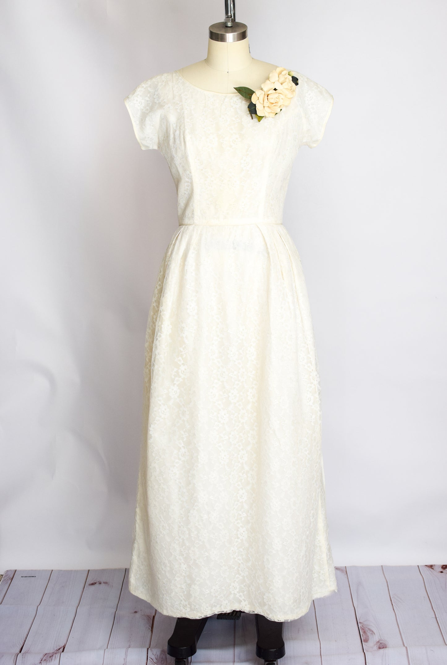 1960s Lace Wedding Gown | S/M