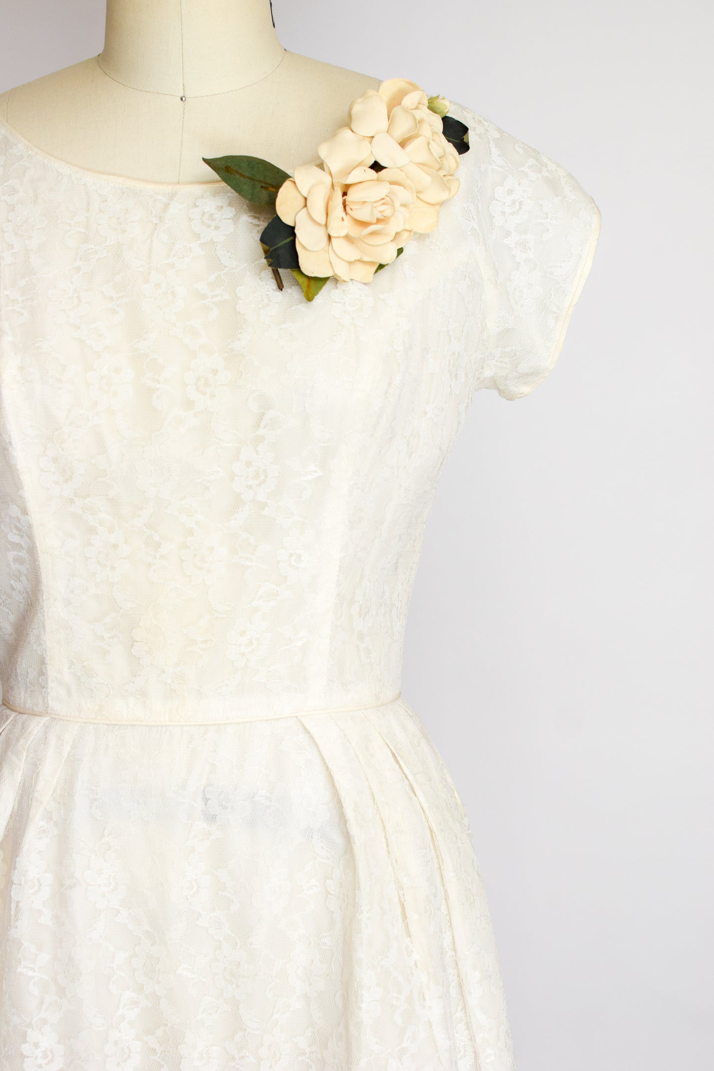 1960s Lace Wedding Gown | S/M