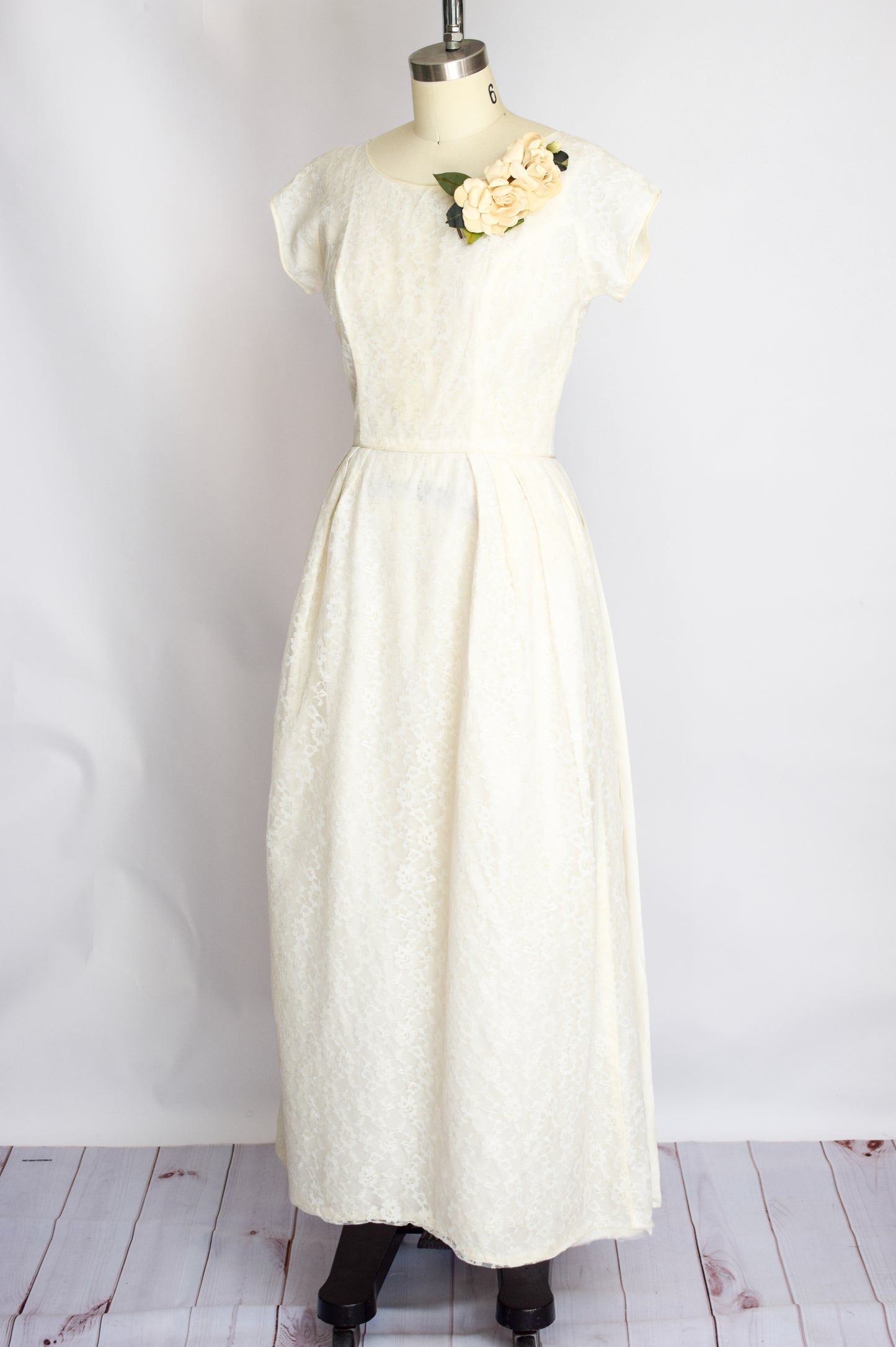 1960s Lace Wedding Gown | S/M