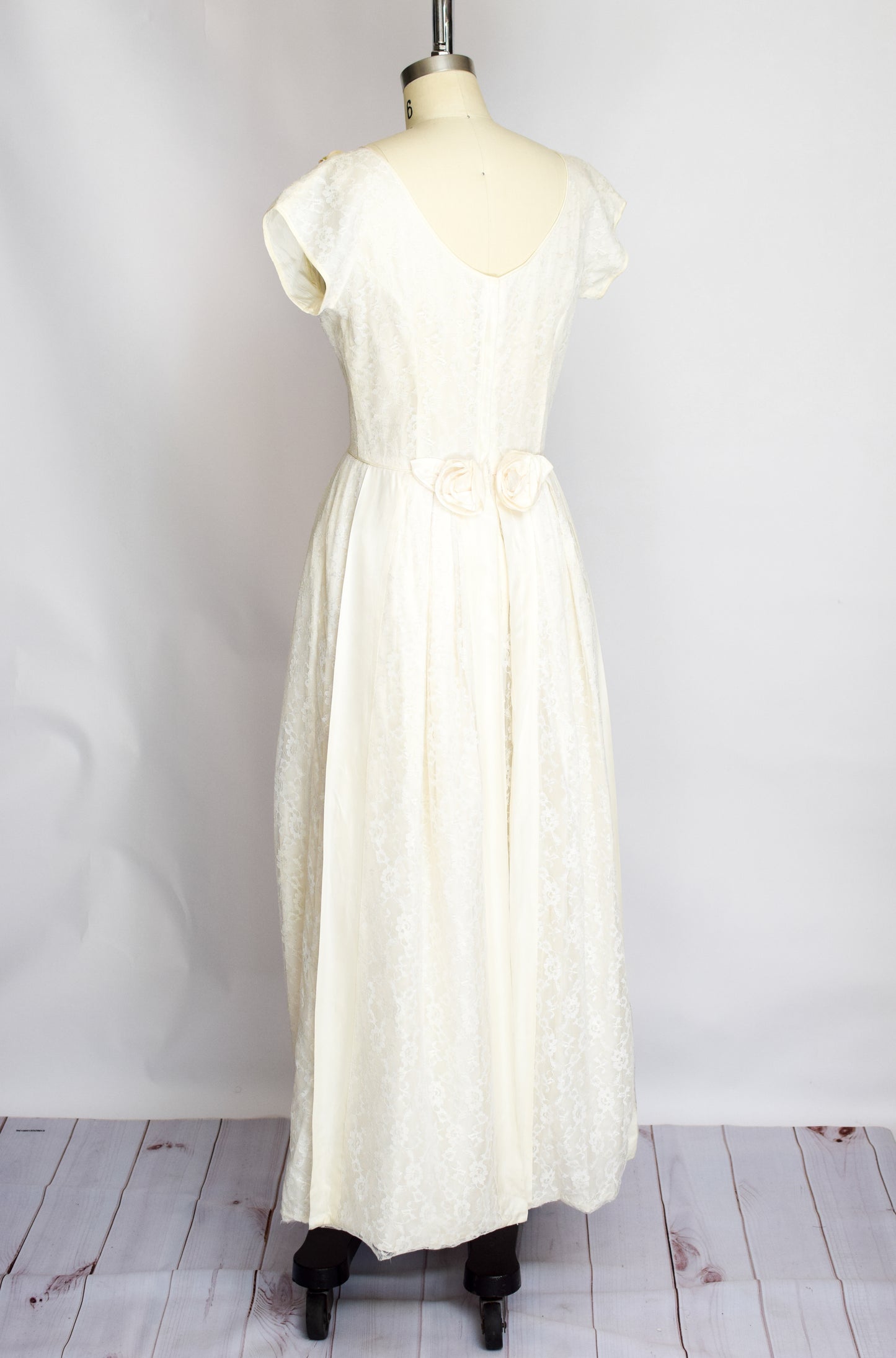1960s Lace Wedding Gown | S/M