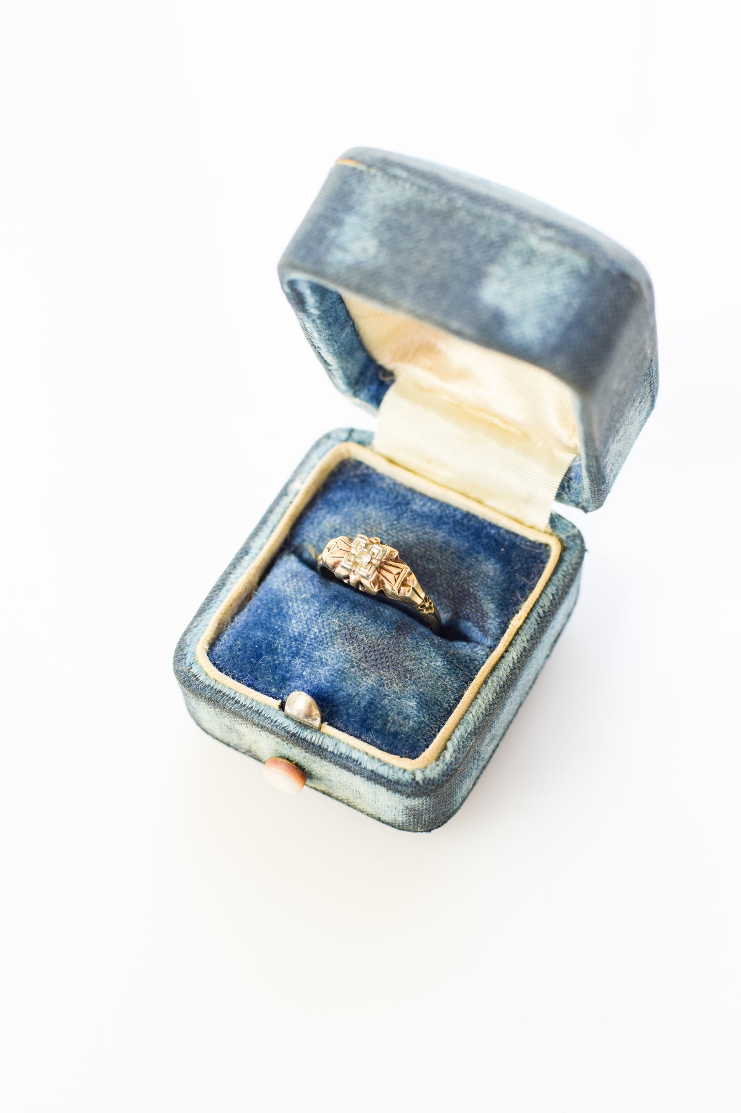 Antique Art Deco 10kt Gold and Diamond Ring | sz 6.5