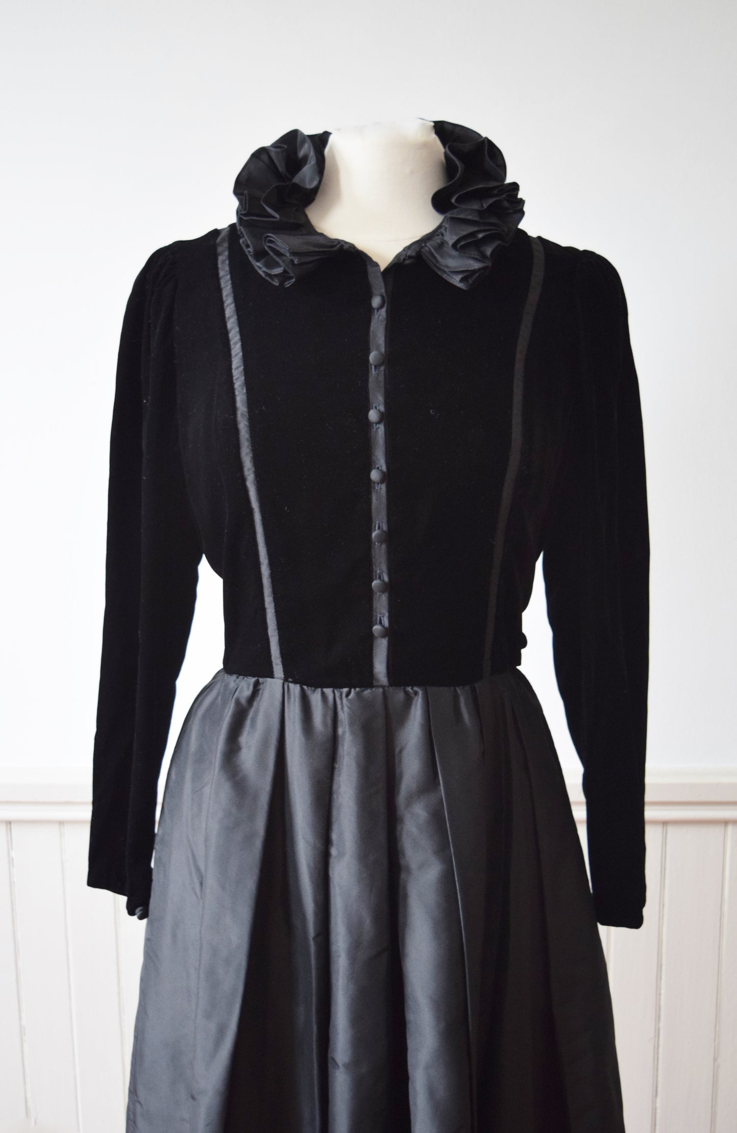 Albert Nipon Velvet and Taffeta Dress | 1980s | M