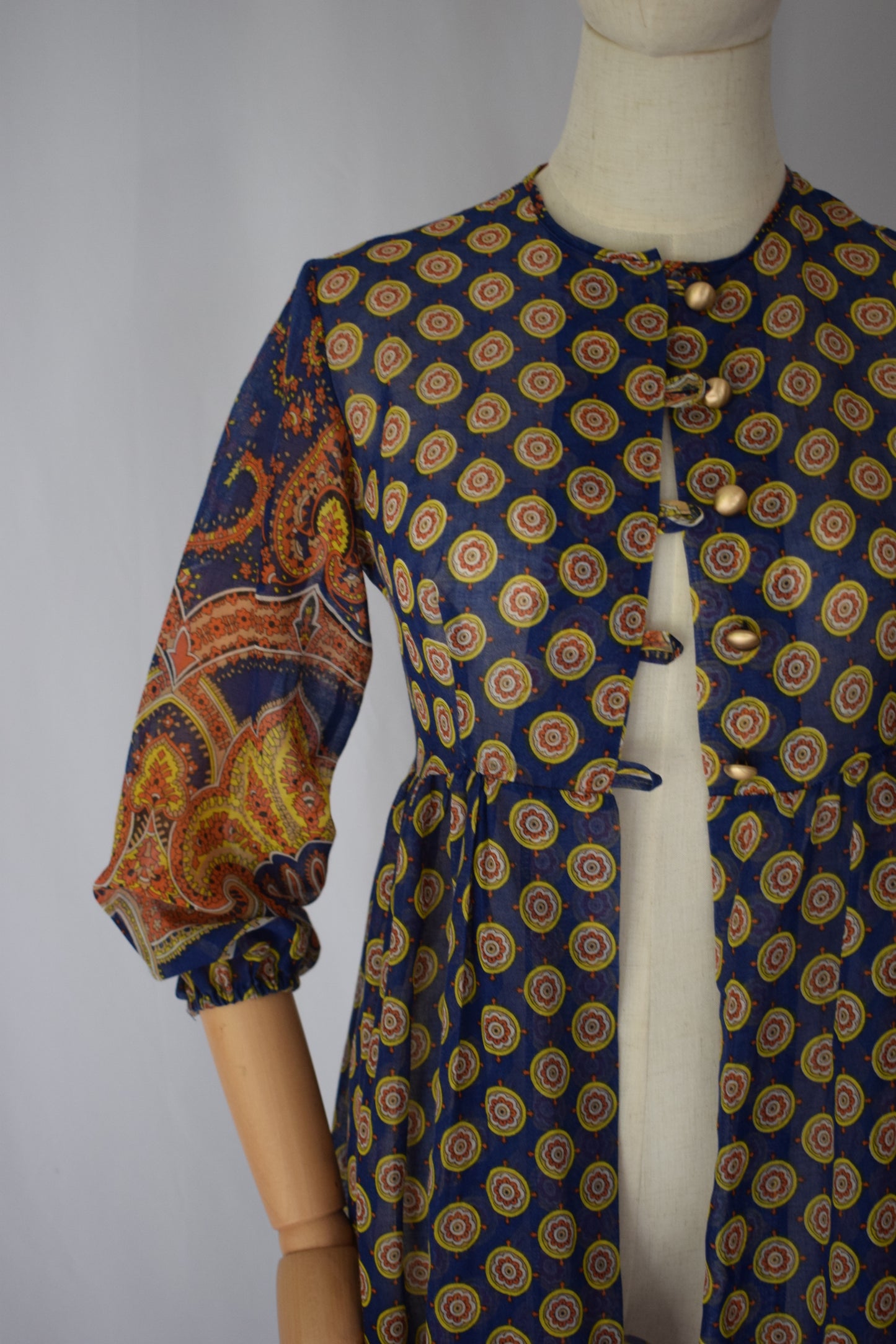 1970s Kashmiri Print Duster | XS