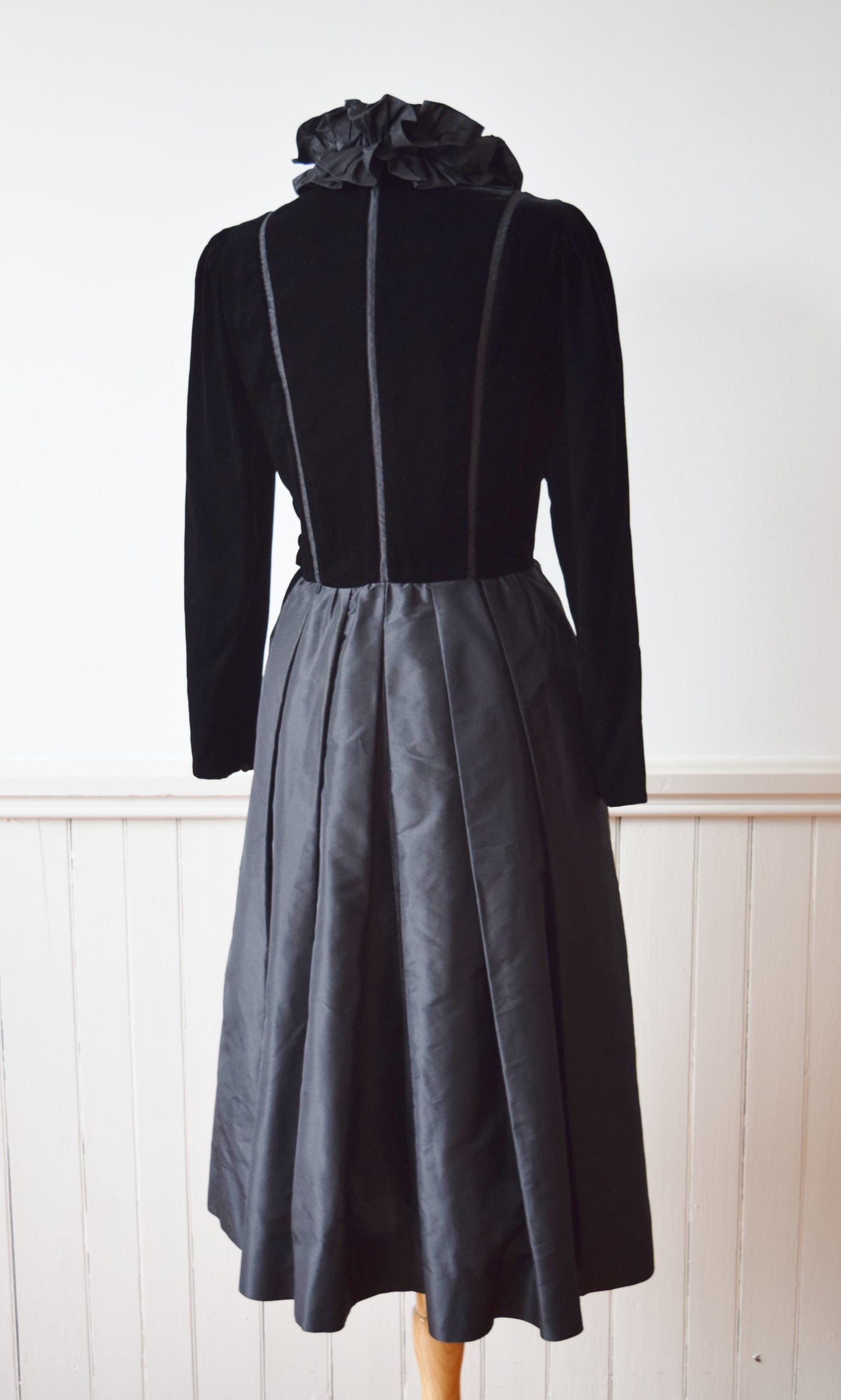 Albert Nipon Velvet and Taffeta Dress | 1980s | M