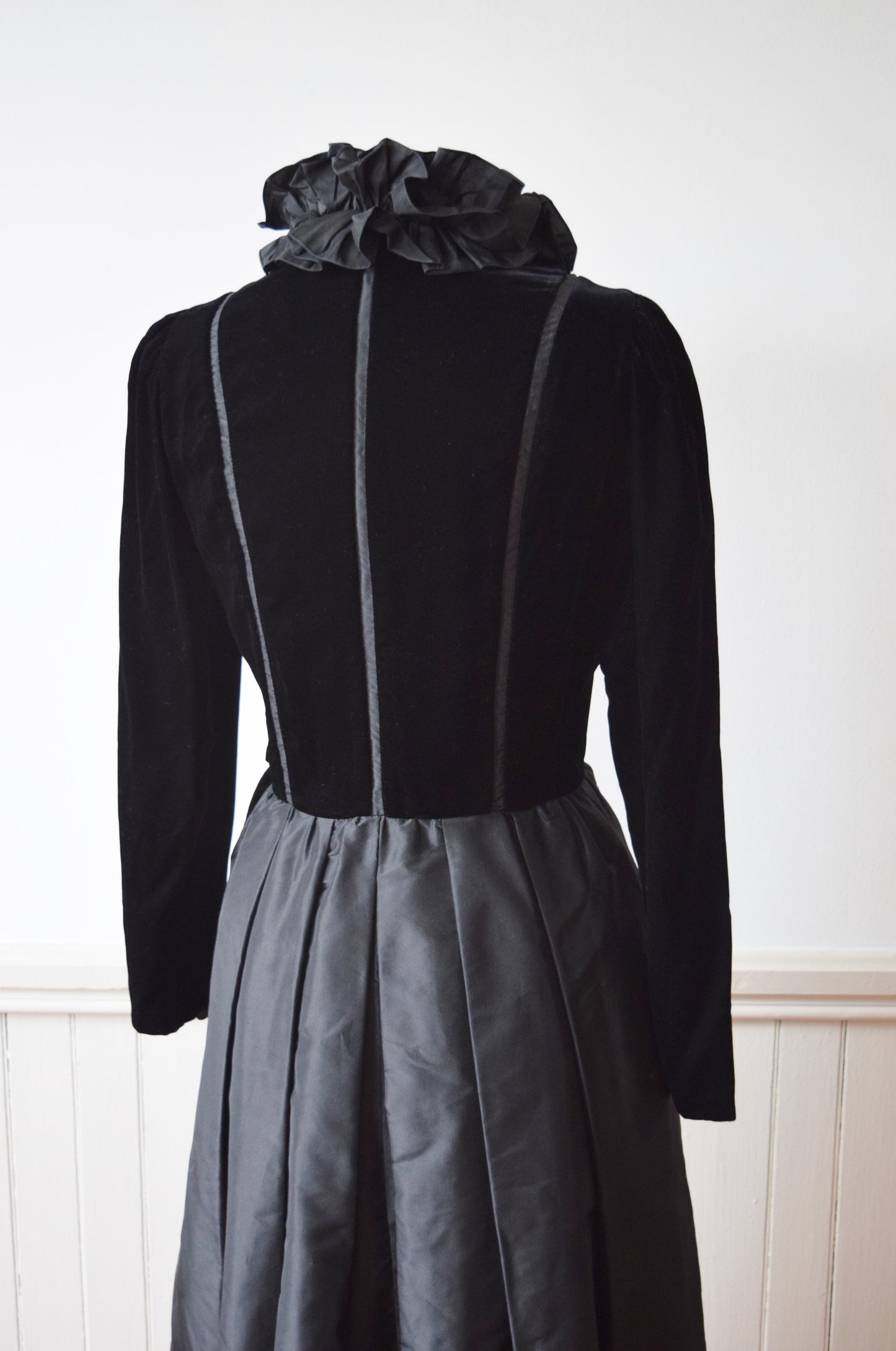Albert Nipon Velvet and Taffeta Dress | 1980s | M