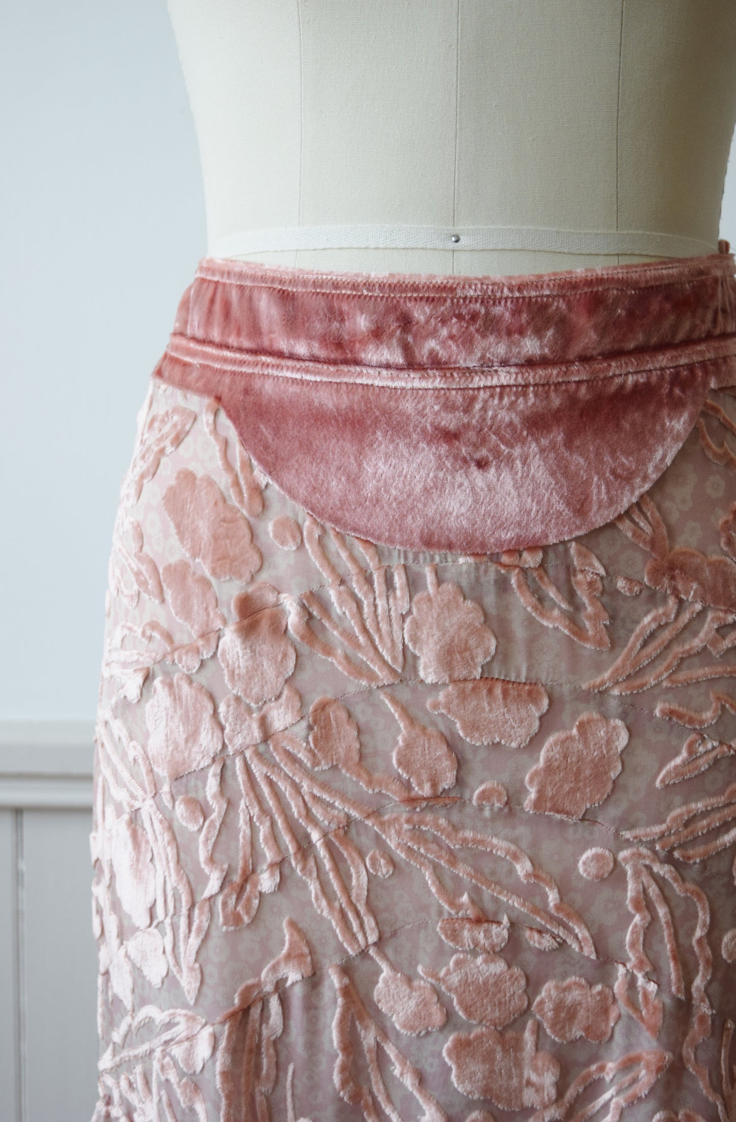 Marc Jacobs Pink Burnout Velvet Skirt | Modern | M