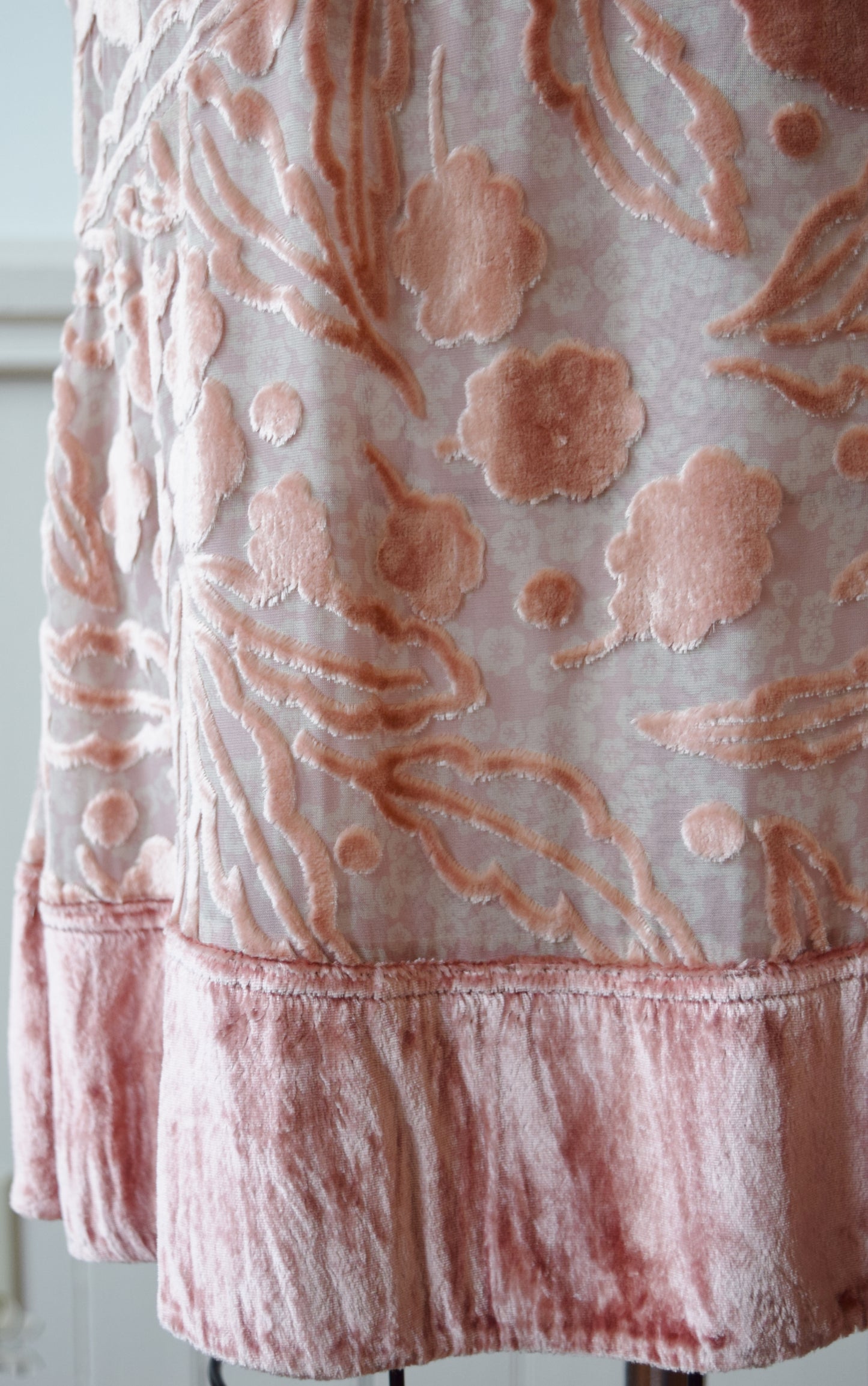 Marc Jacobs Pink Burnout Velvet Skirt | Modern | M