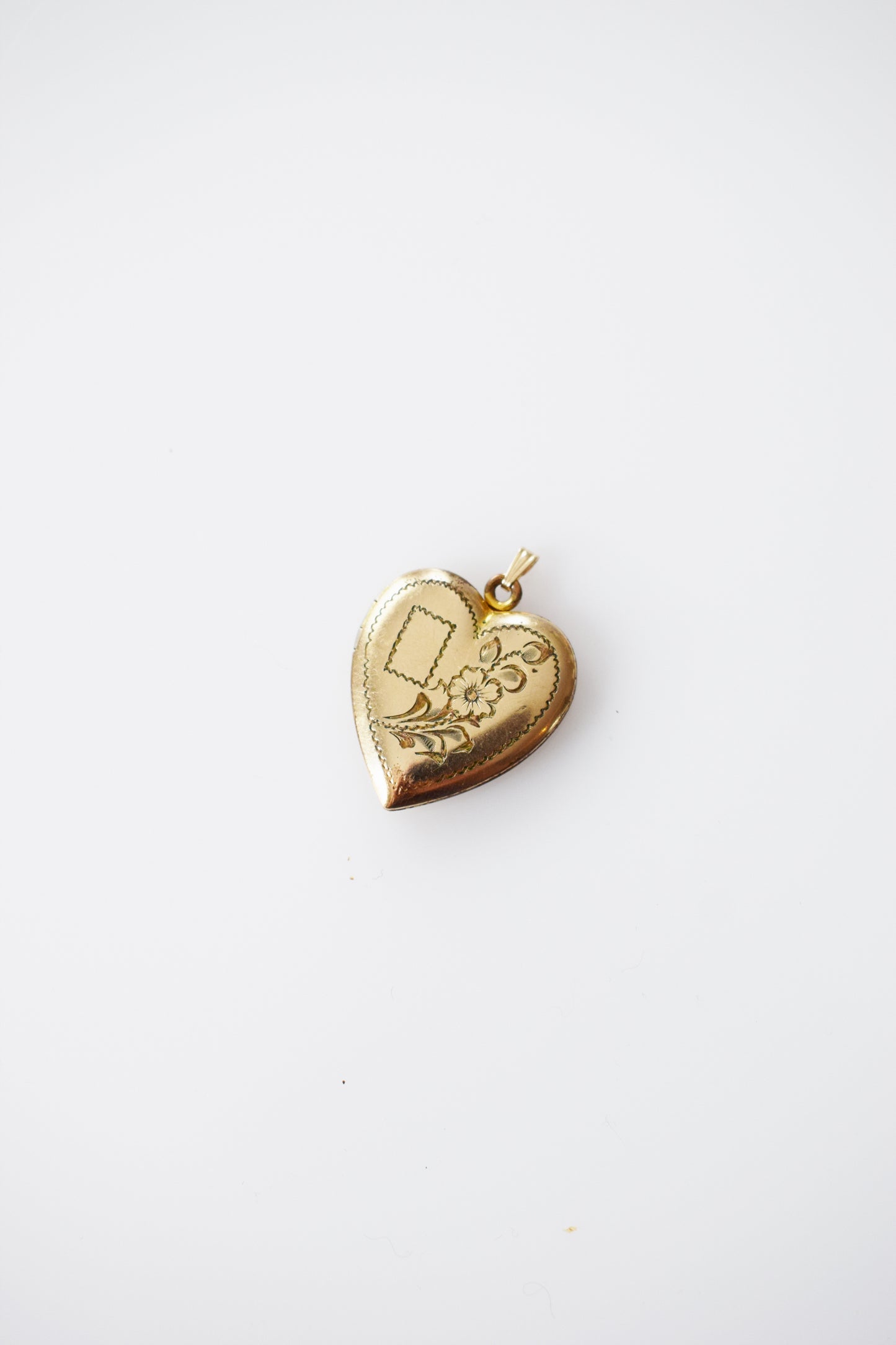 1940s Gold Heart Shaped Locket | Forget-Me-Not