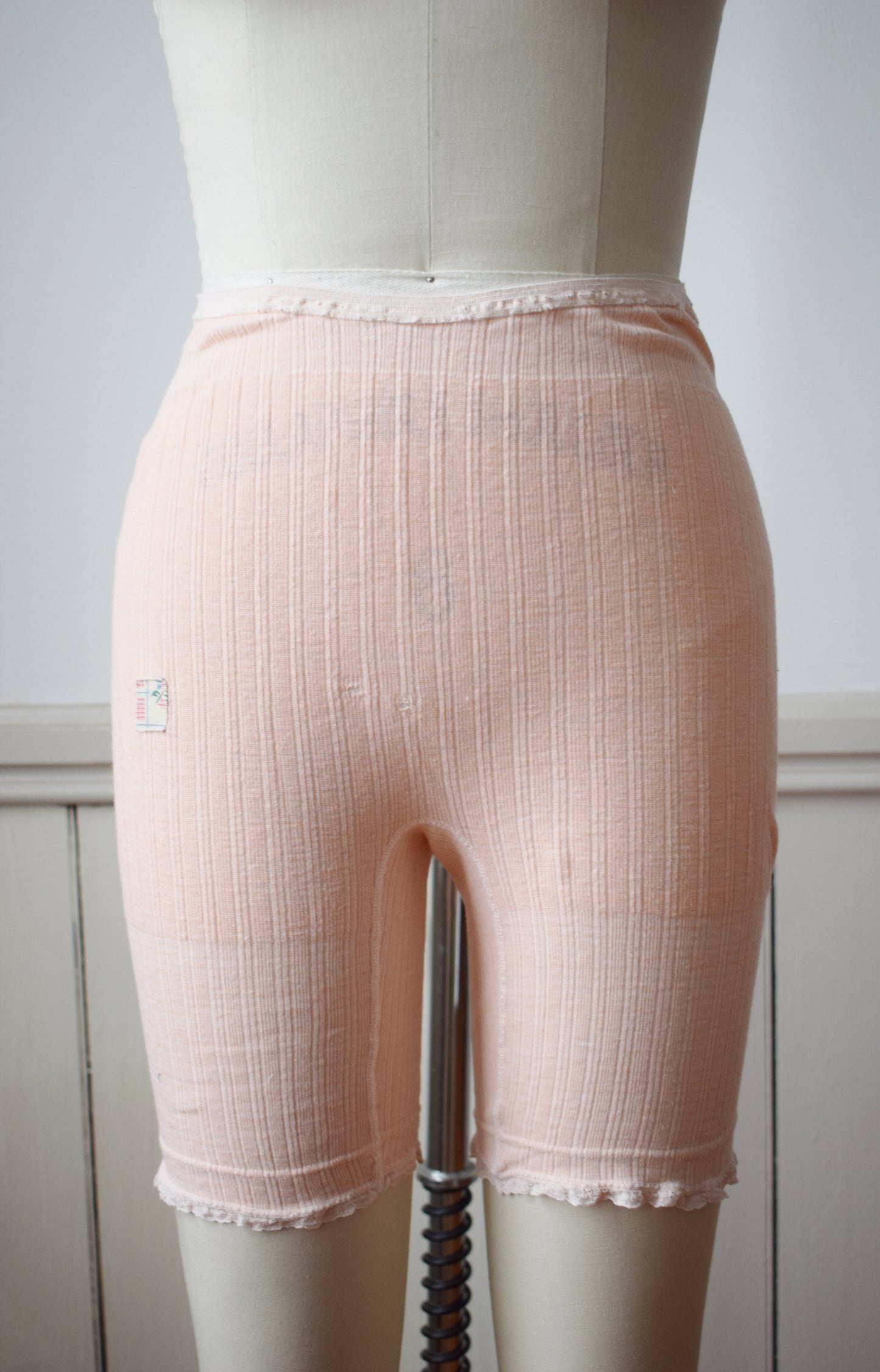 1940s Peachy Pink Knit Shorts by Pilgrim | 2 Patches | XS/S