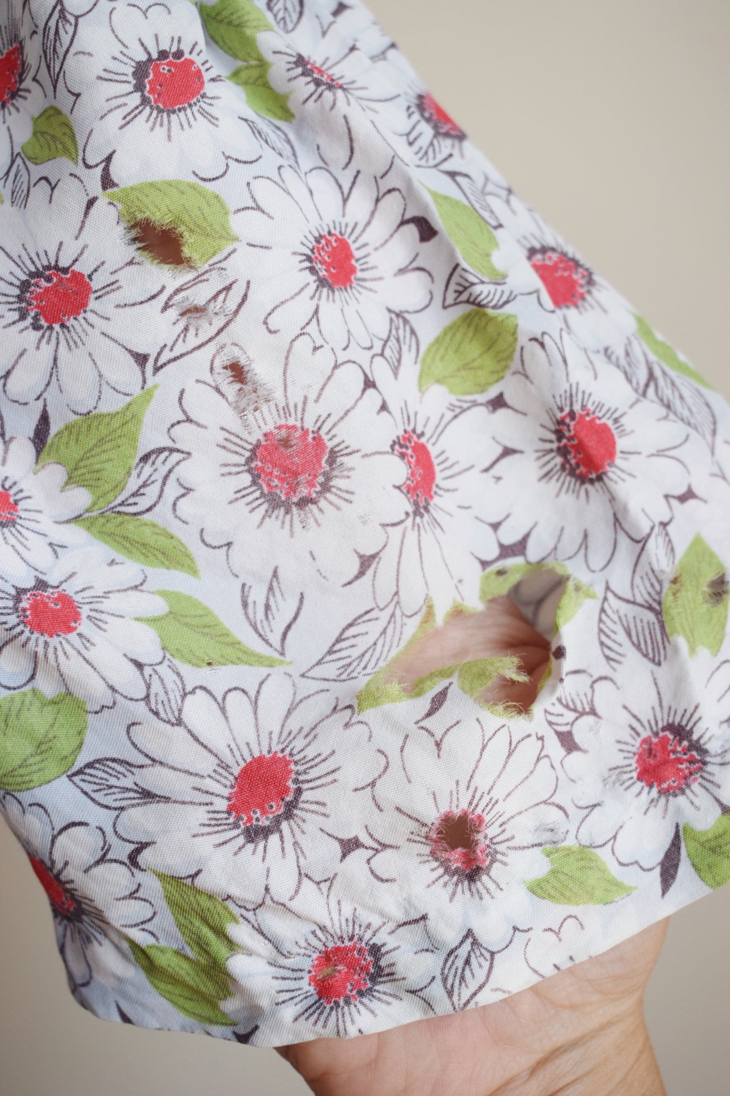1940s Daisy Print Wrapper Dress | wounded bird