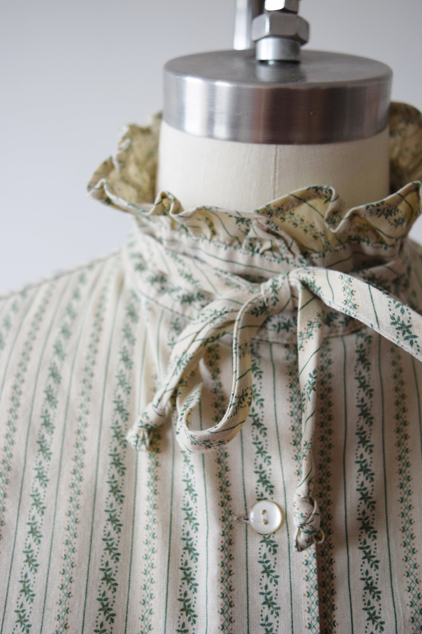Ruffle Trimmed Blouse | S/M