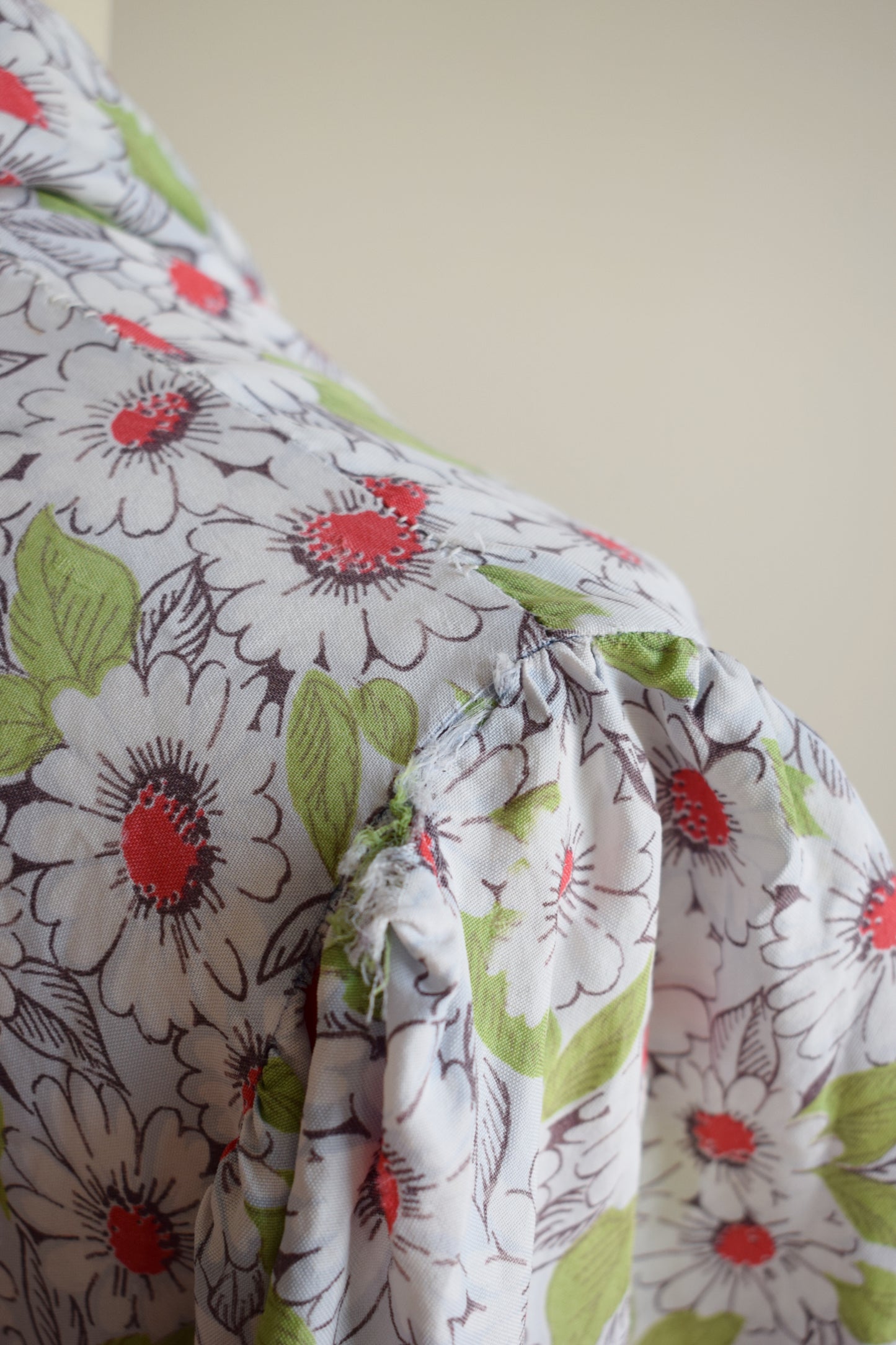 1940s Daisy Print Wrapper Dress | wounded bird