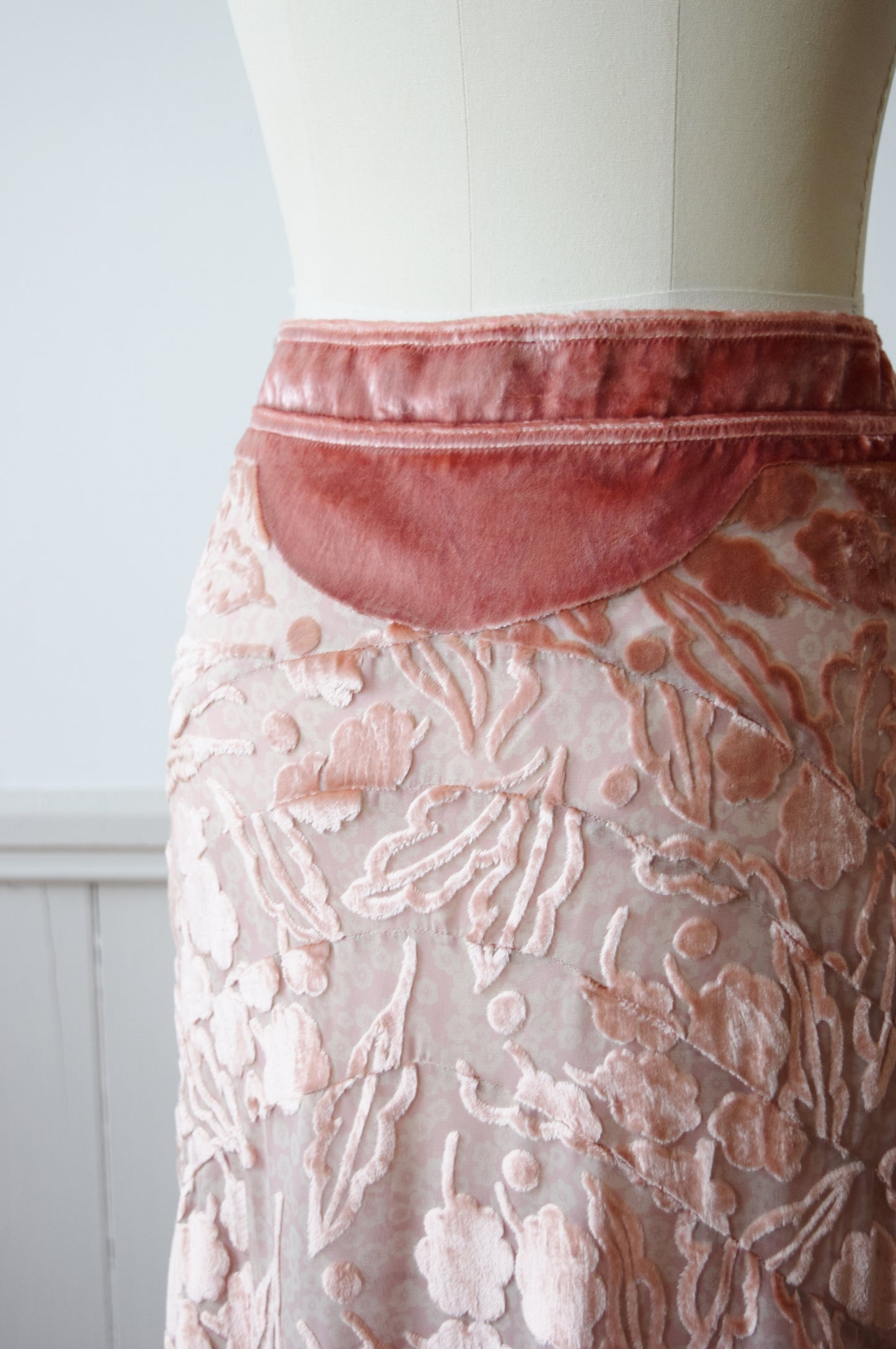 Marc Jacobs Pink Burnout Velvet Skirt | Modern | M