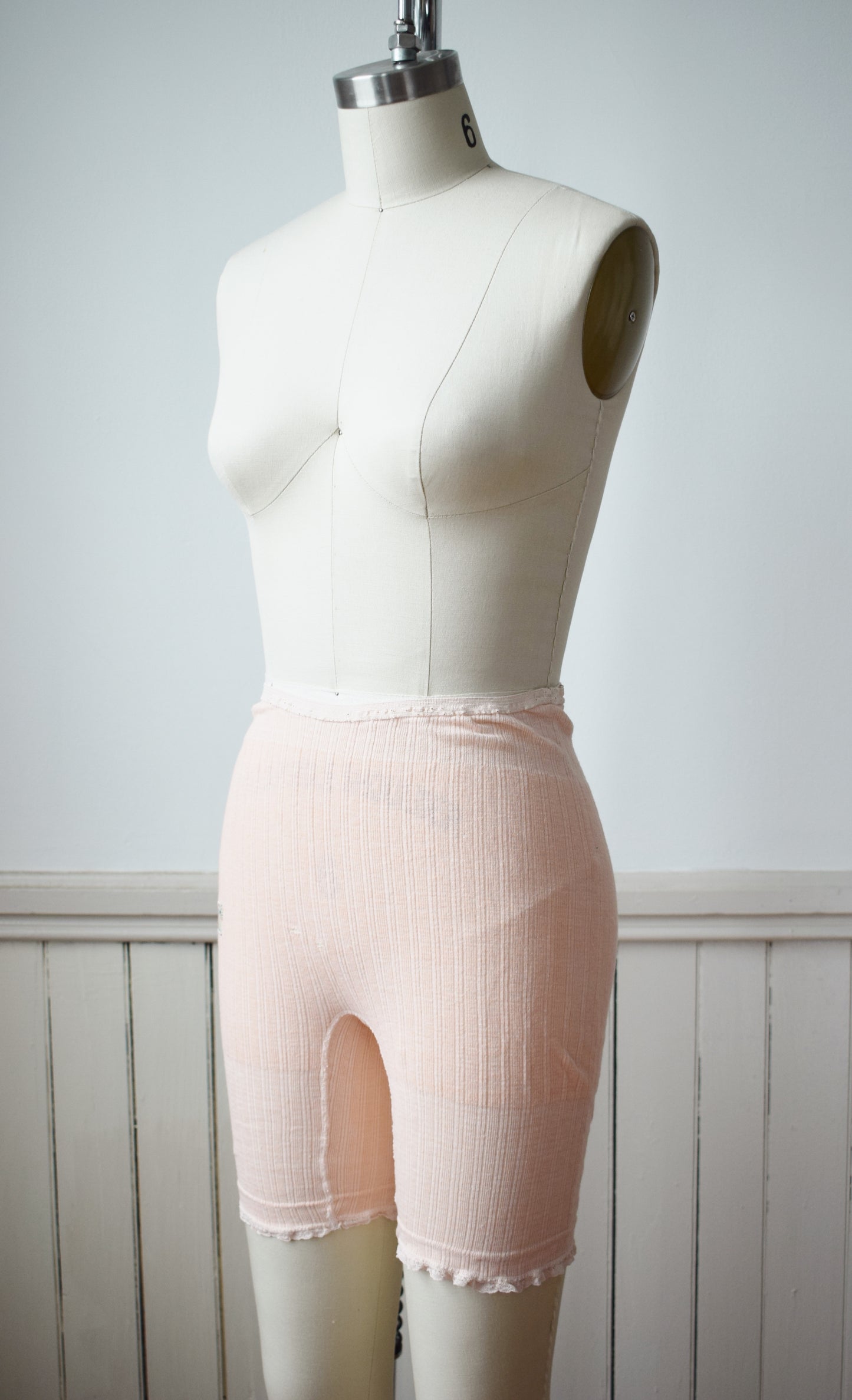 1940s Peachy Pink Knit Shorts by Pilgrim | 2 Patches | XS/S