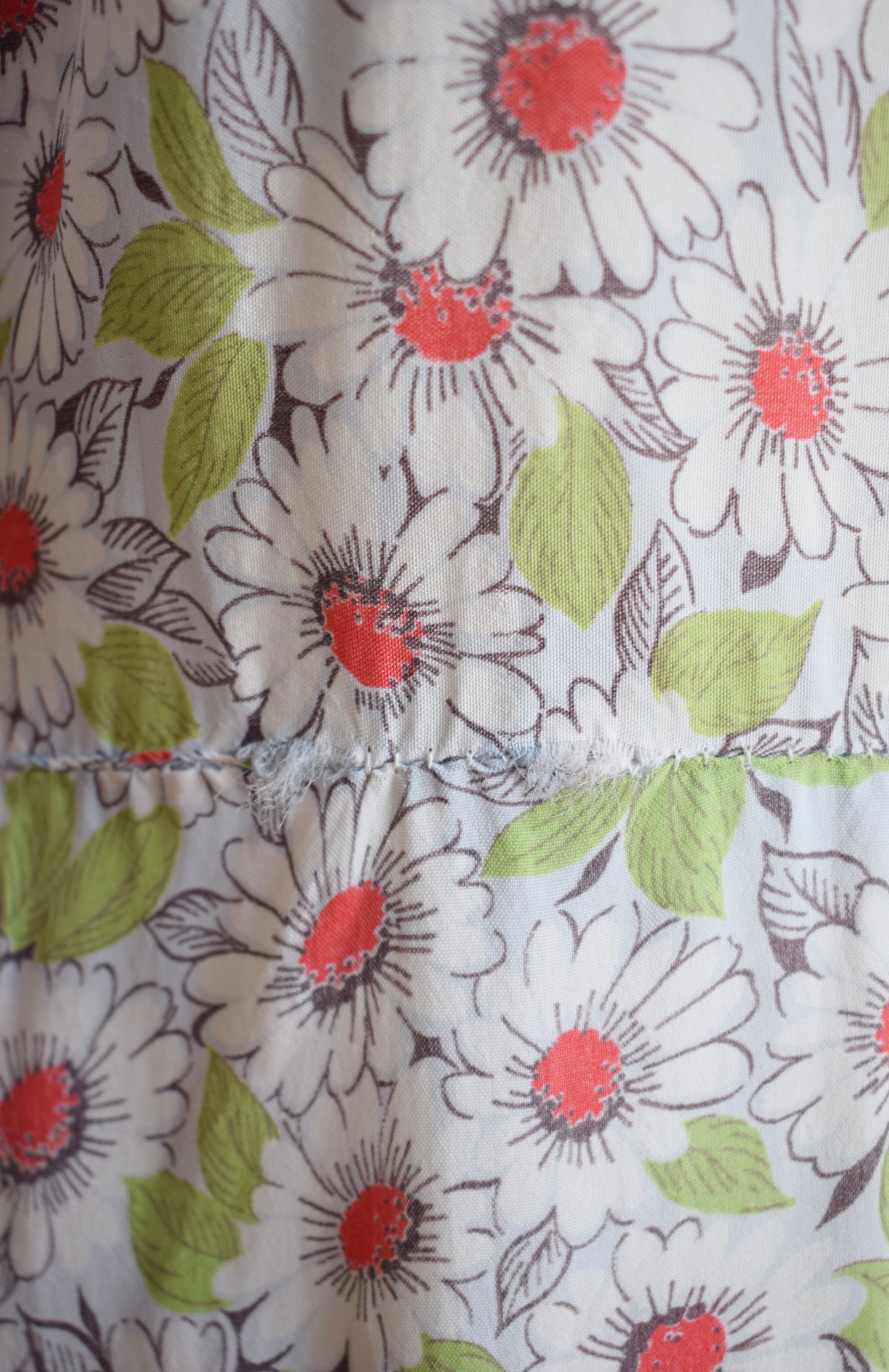 1940s Daisy Print Wrapper Dress | wounded bird