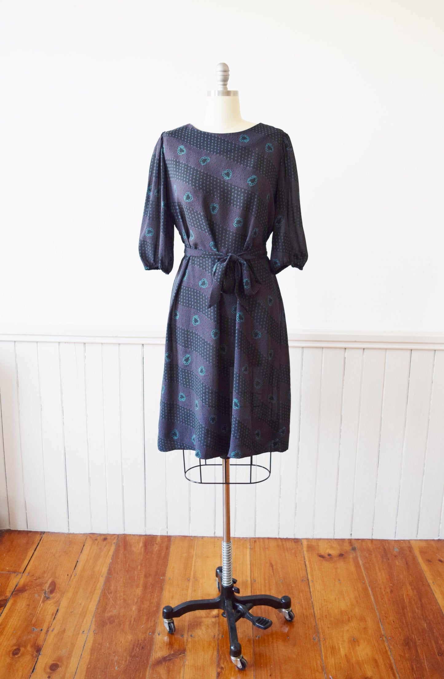 Chiffon Tie Waist Dress in Dark Geo Print | M/L
