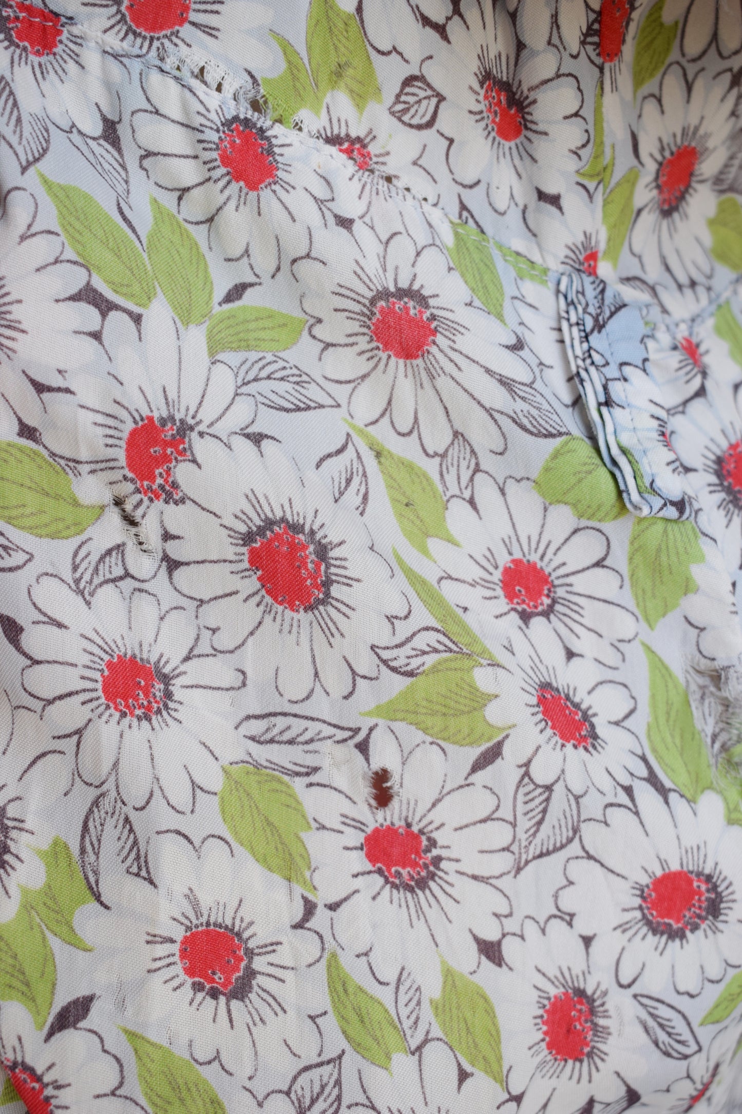 1940s Daisy Print Wrapper Dress | wounded bird
