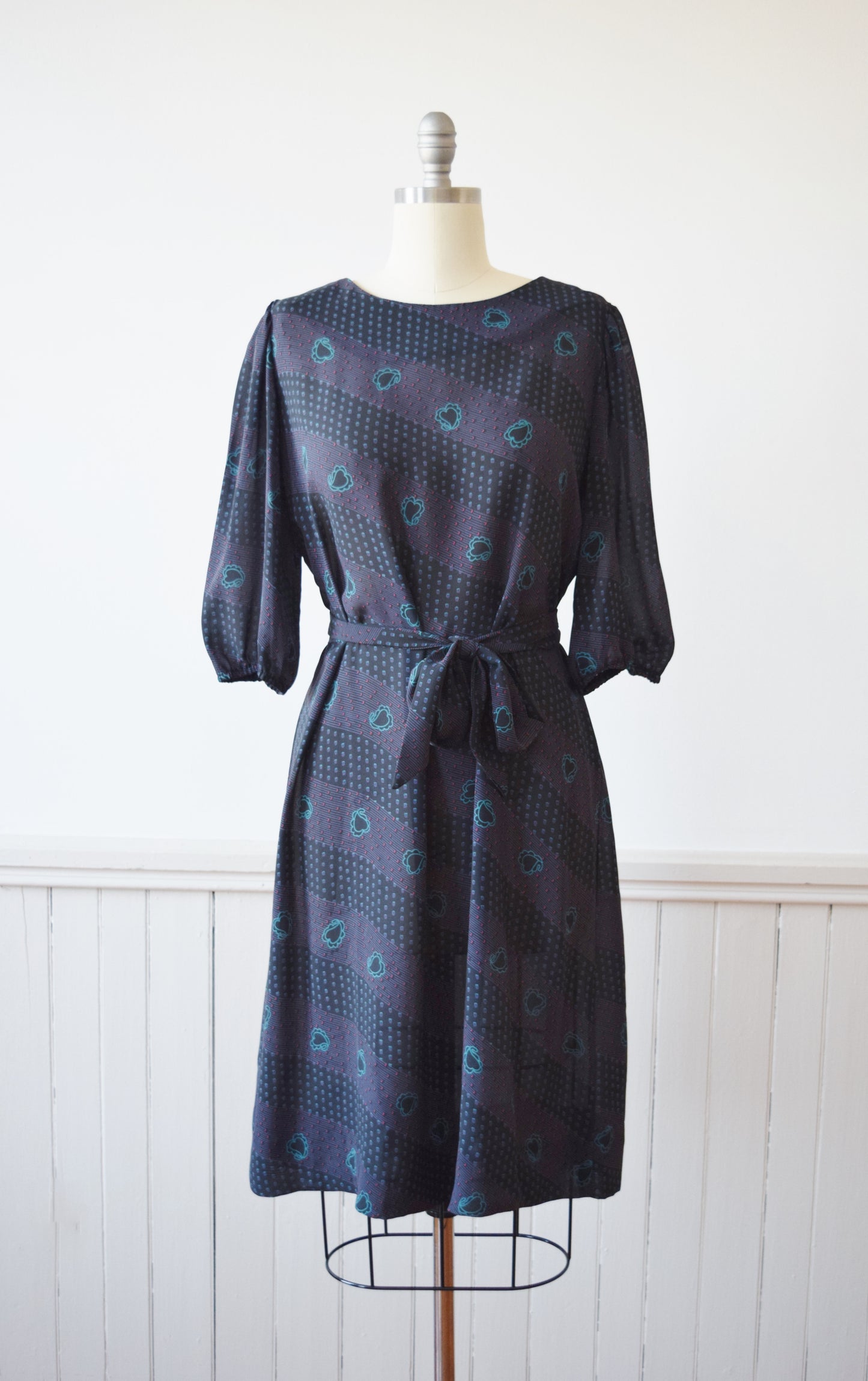 Chiffon Tie Waist Dress in Dark Geo Print | M/L