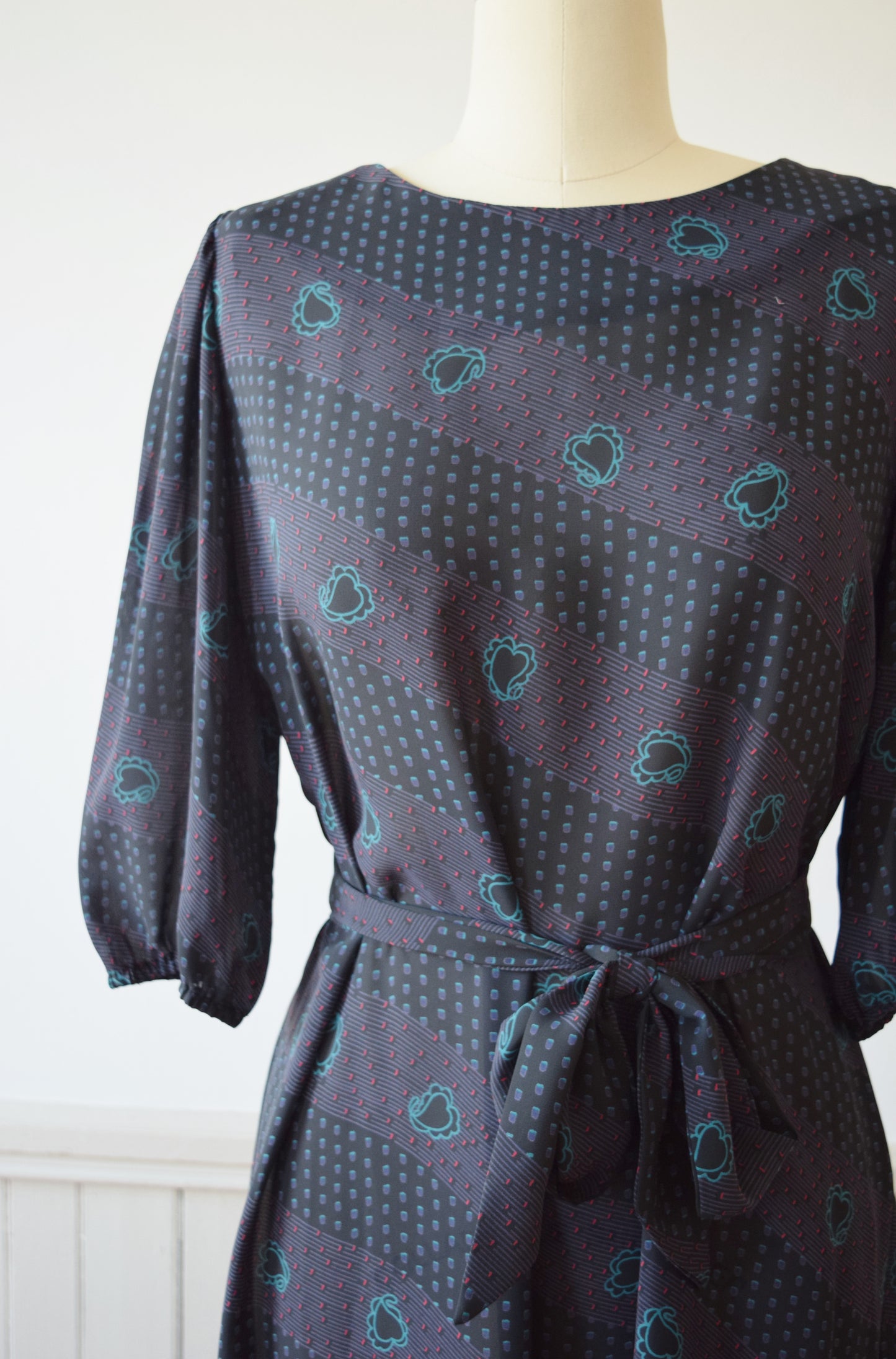 Chiffon Tie Waist Dress in Dark Geo Print | M/L