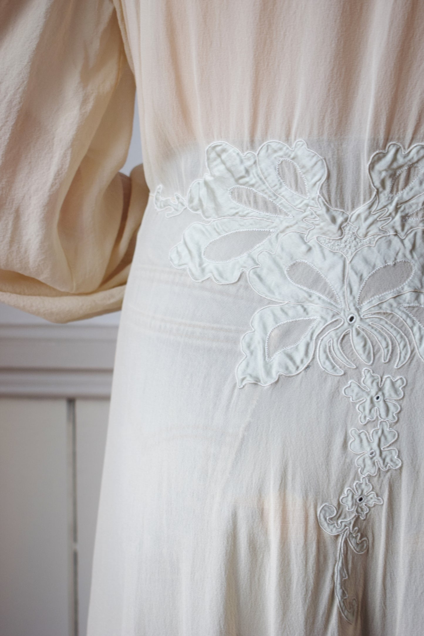 1940s Silk and Lace Dressing Gown | M/L