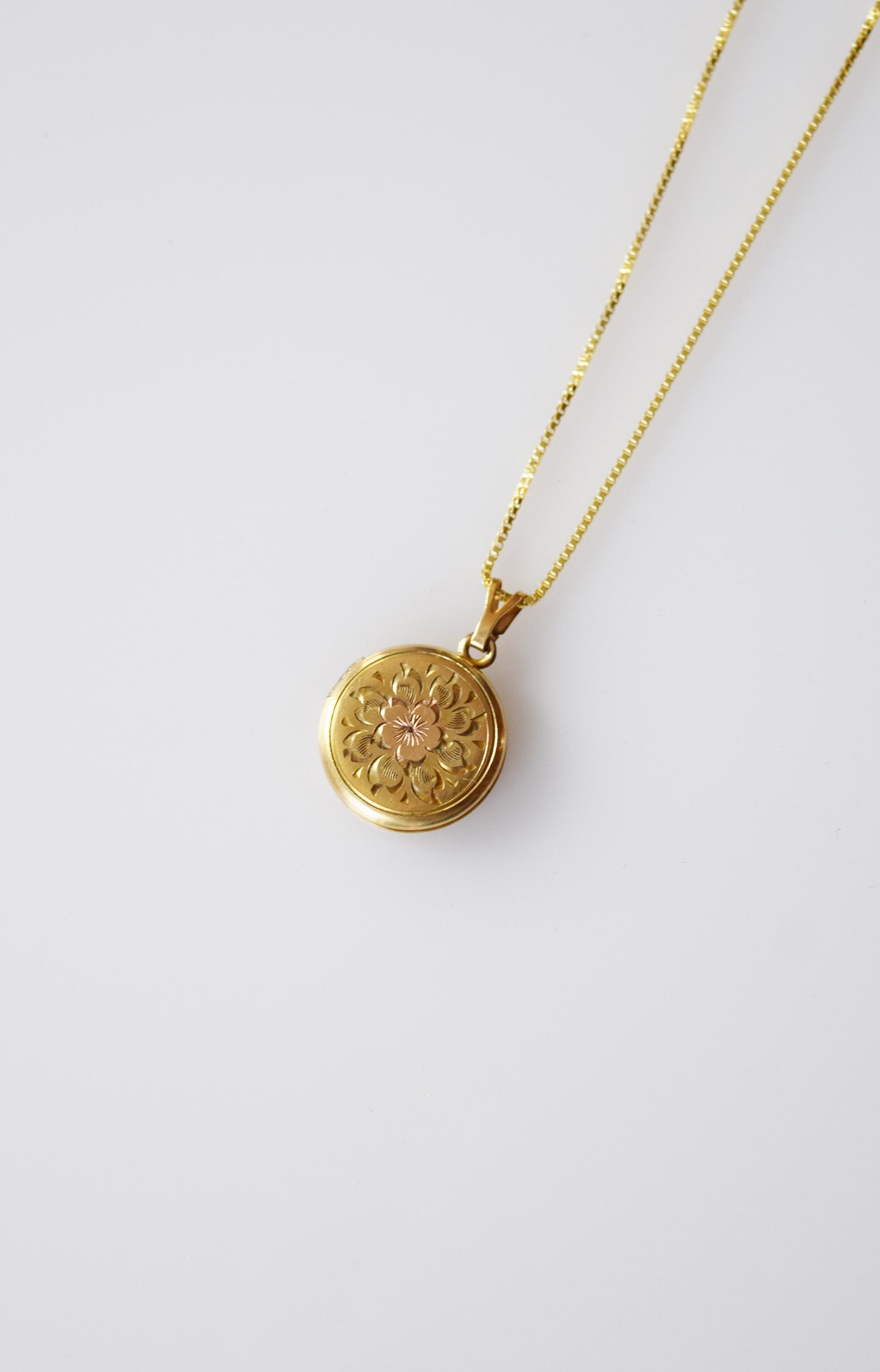 Petite Vintage Circular Locket | Central Floral Motif