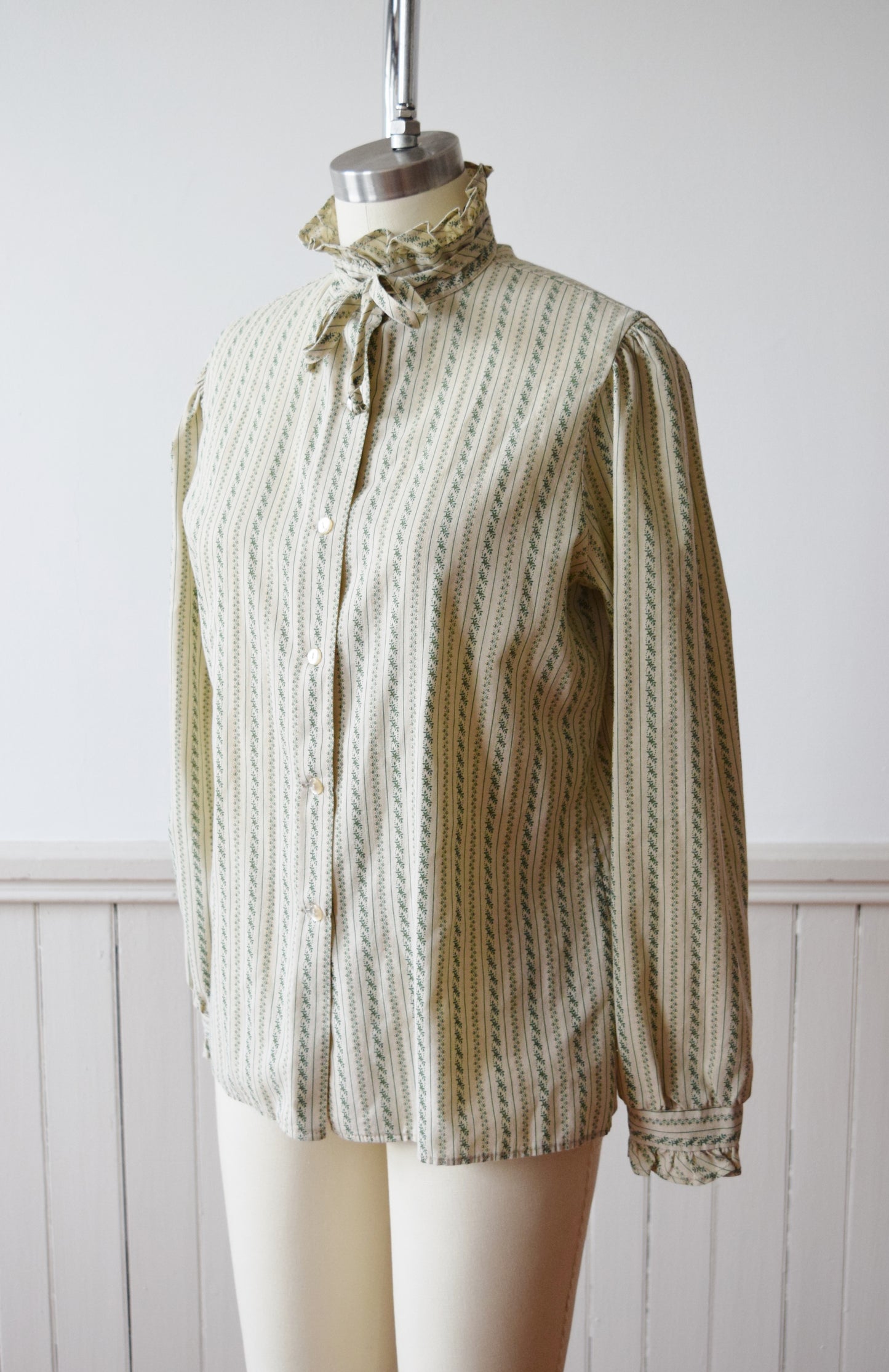 Ruffle Trimmed Blouse | S/M