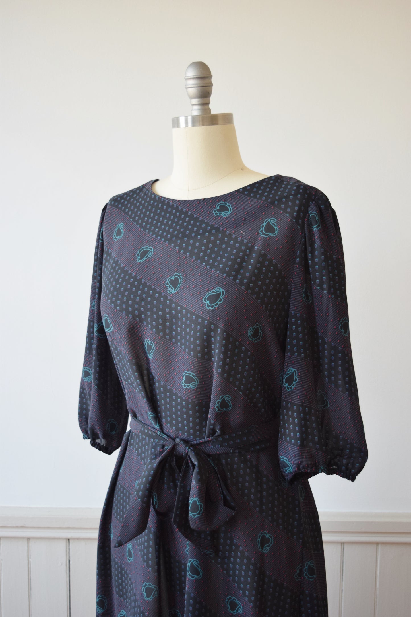 Chiffon Tie Waist Dress in Dark Geo Print | M/L