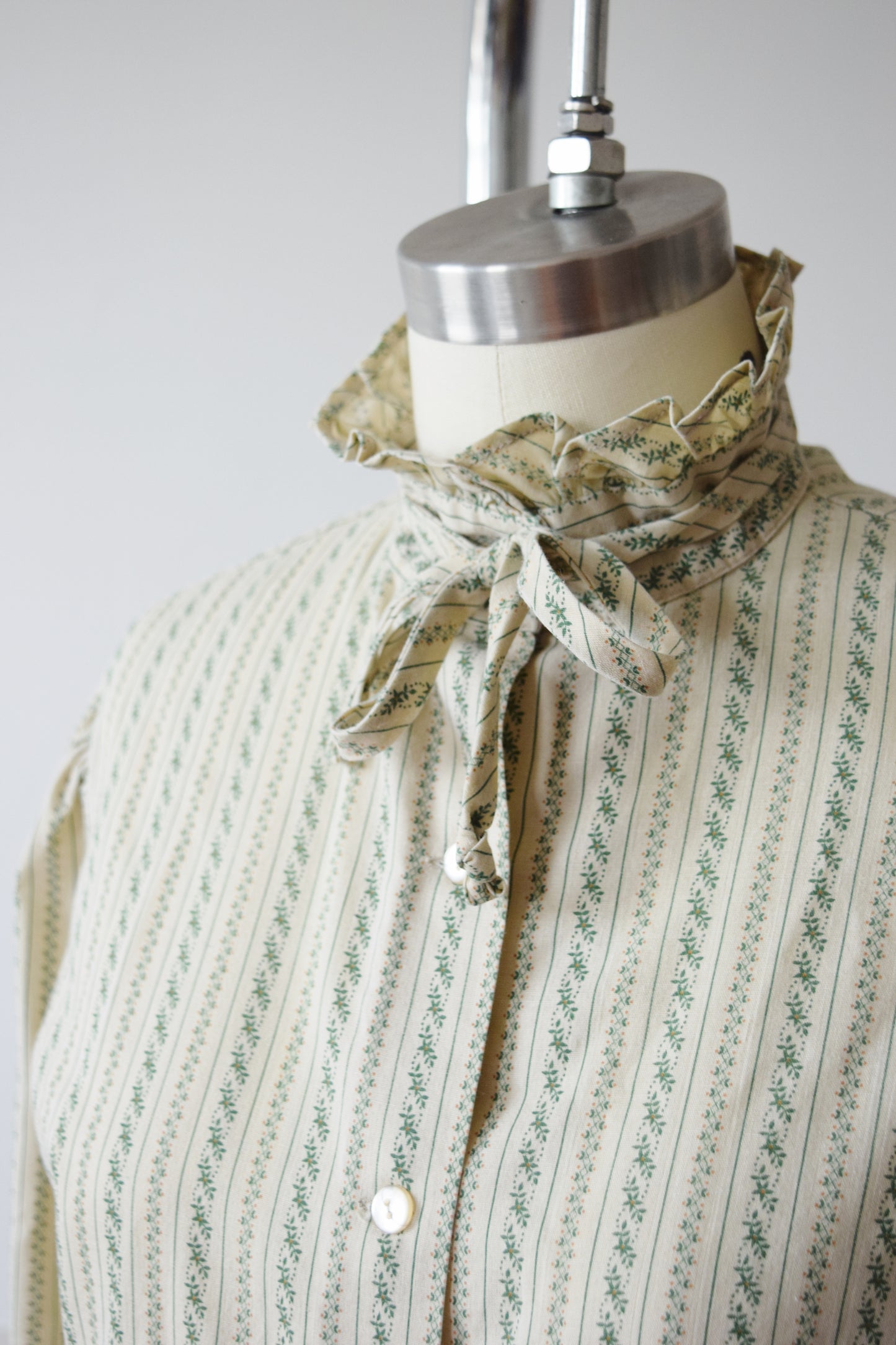 Ruffle Trimmed Blouse | S/M