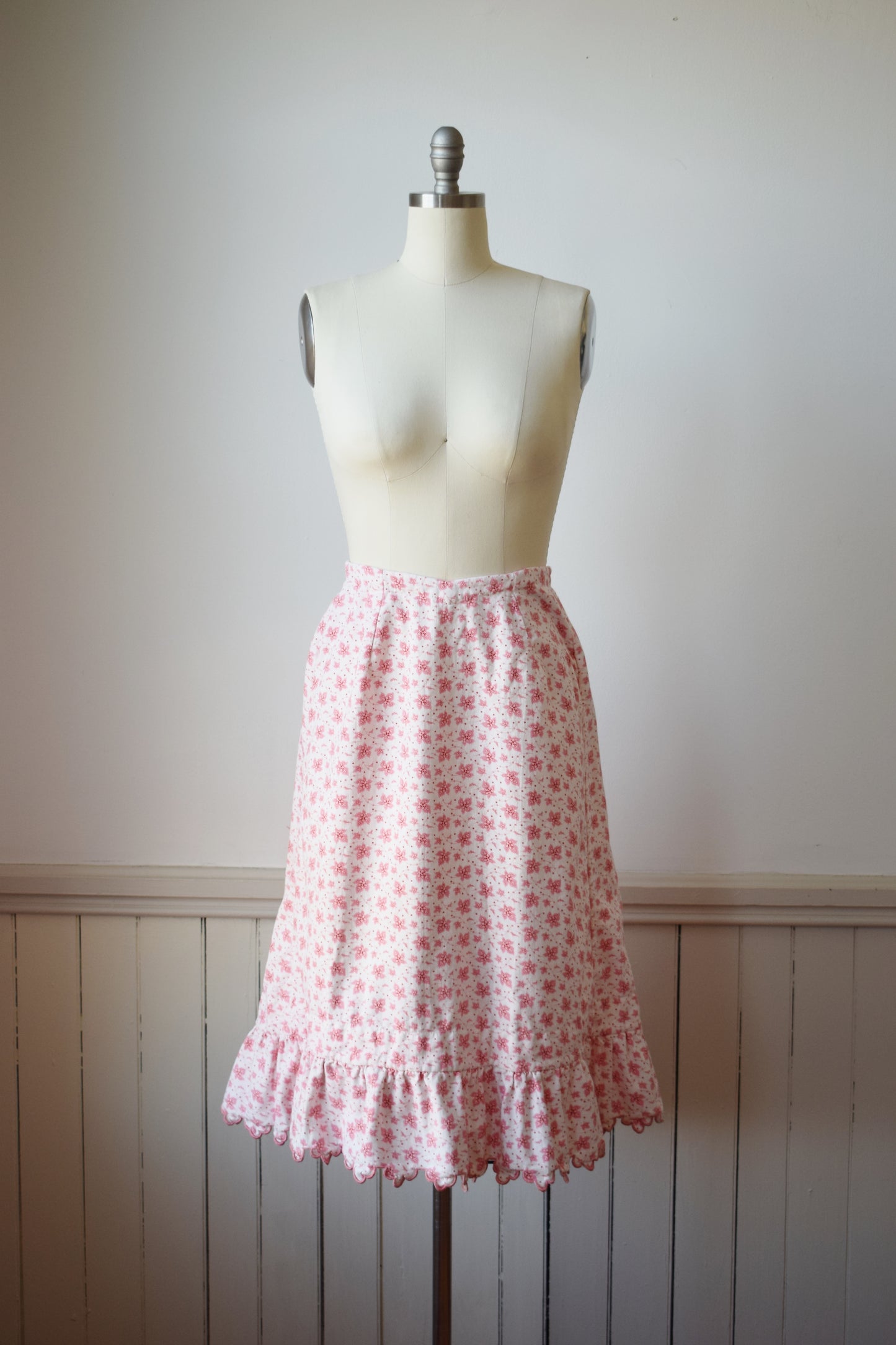 Victorian-Style Flannel Calico Petticoat | M