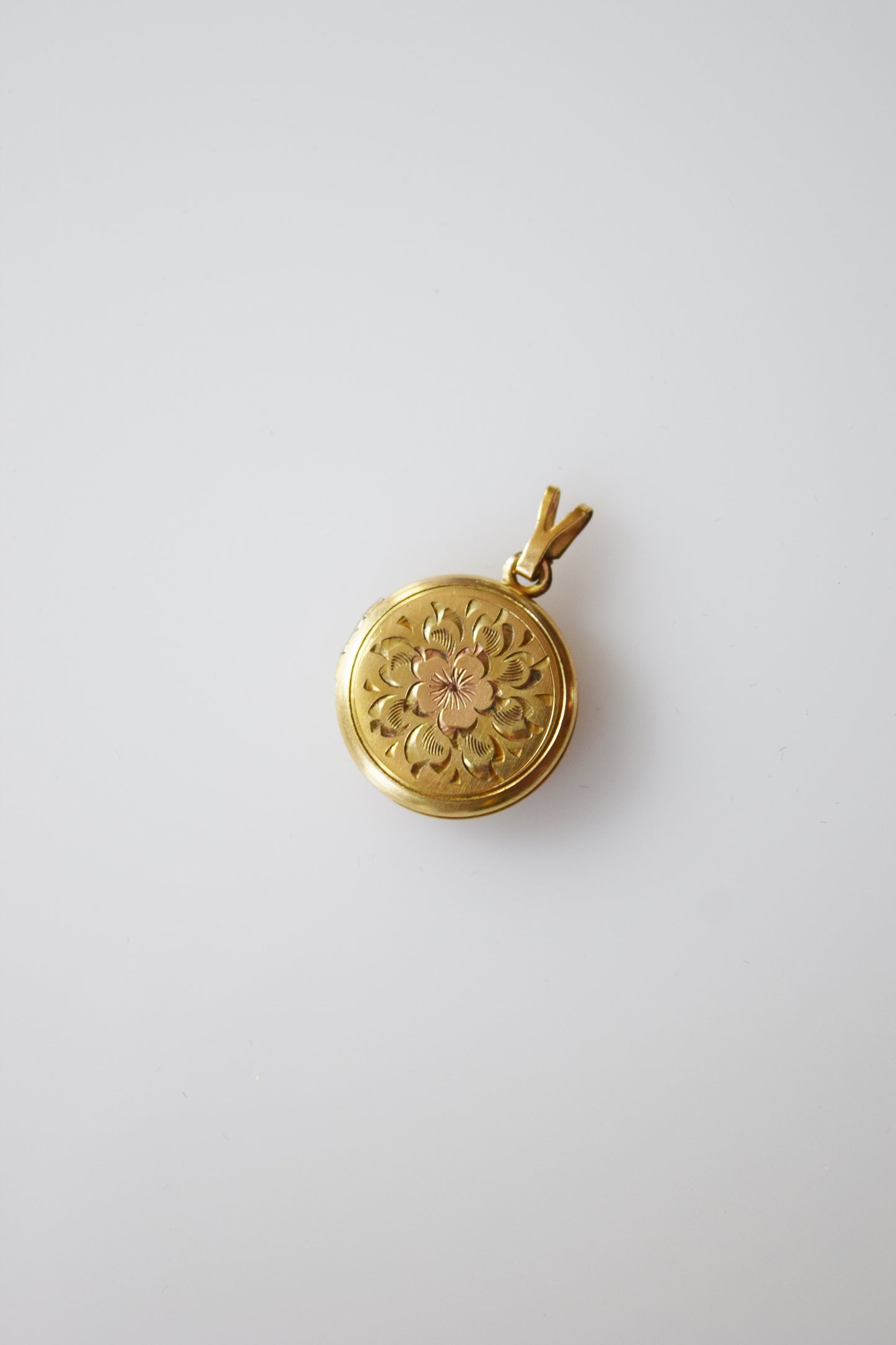 Petite Vintage Circular Locket | Central Floral Motif