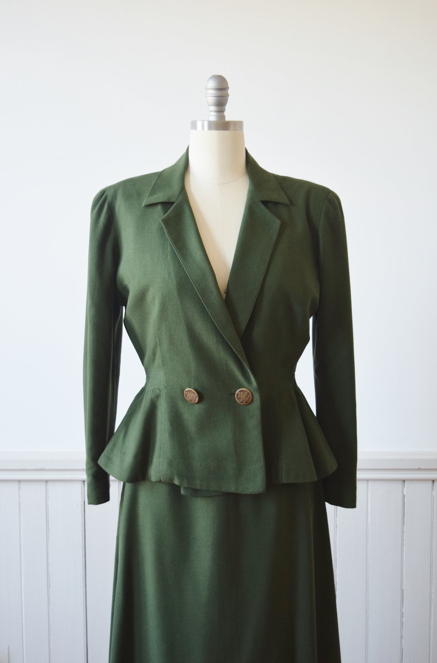 1940s Hunter Green Skirt Suit with Peplum Jacket | S/M