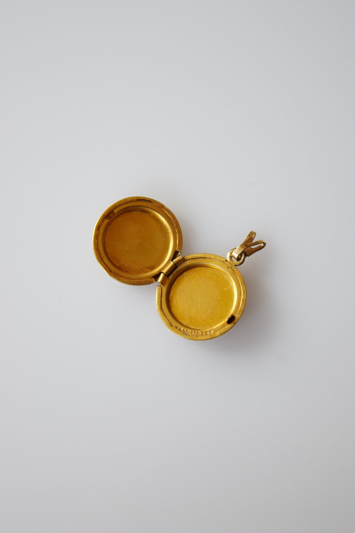 Petite Vintage Circular Locket | Central Floral Motif