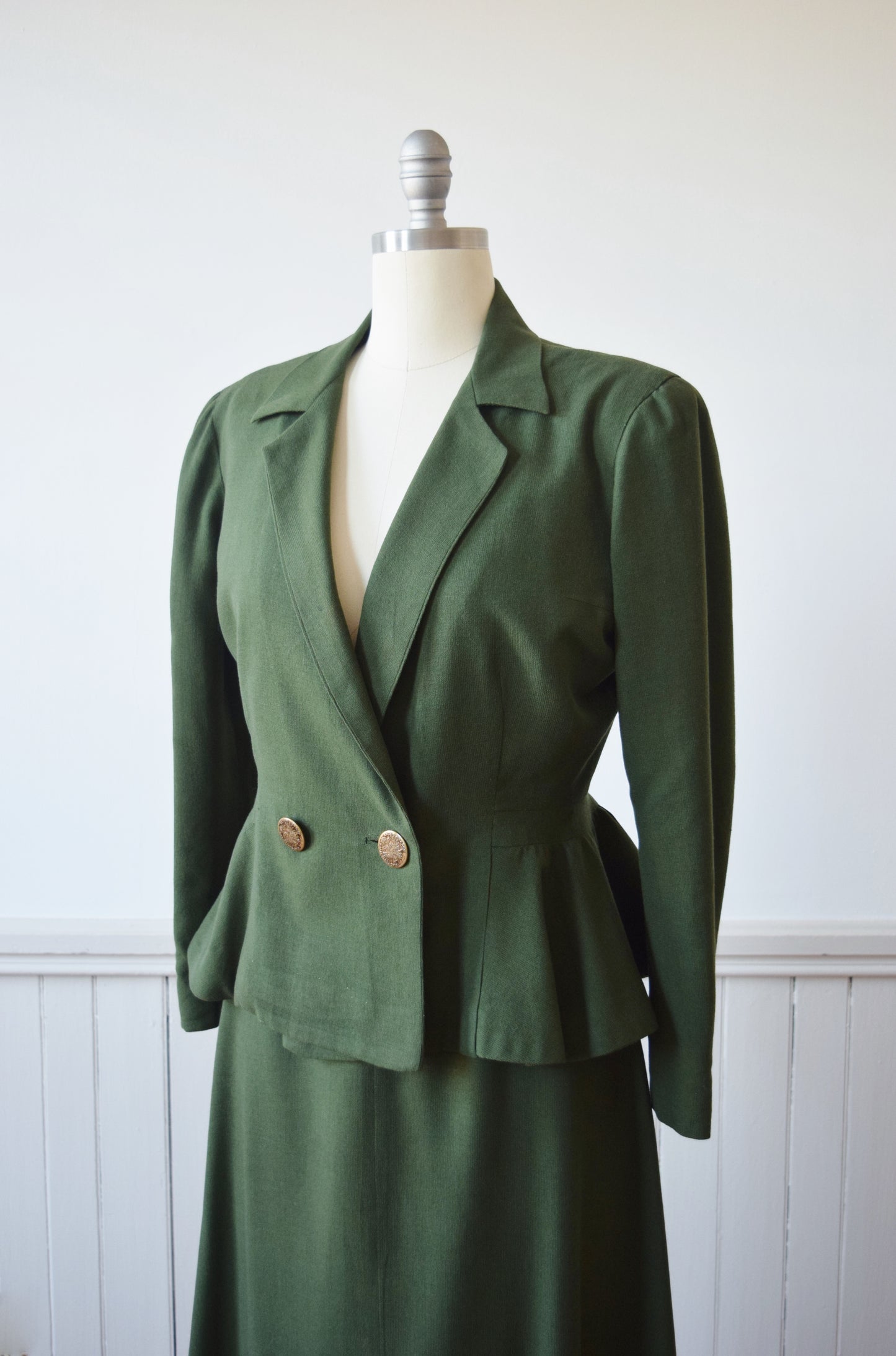 1940s Hunter Green Skirt Suit with Peplum Jacket | S/M