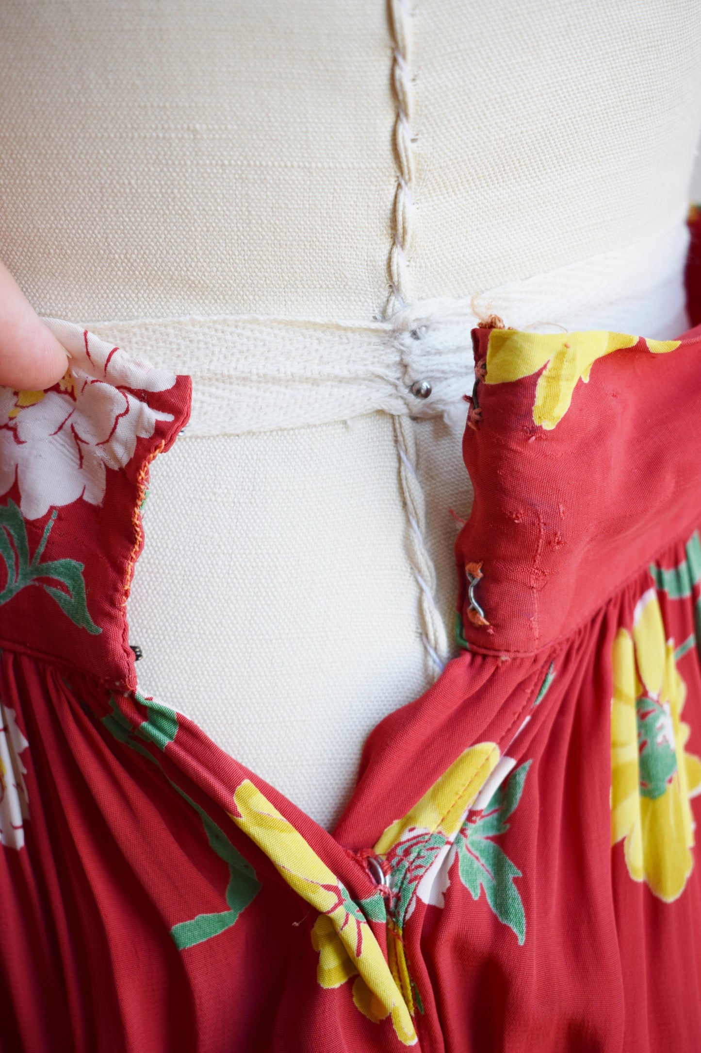 1940s Cold Rayon Floral Print Skirt | XS/S