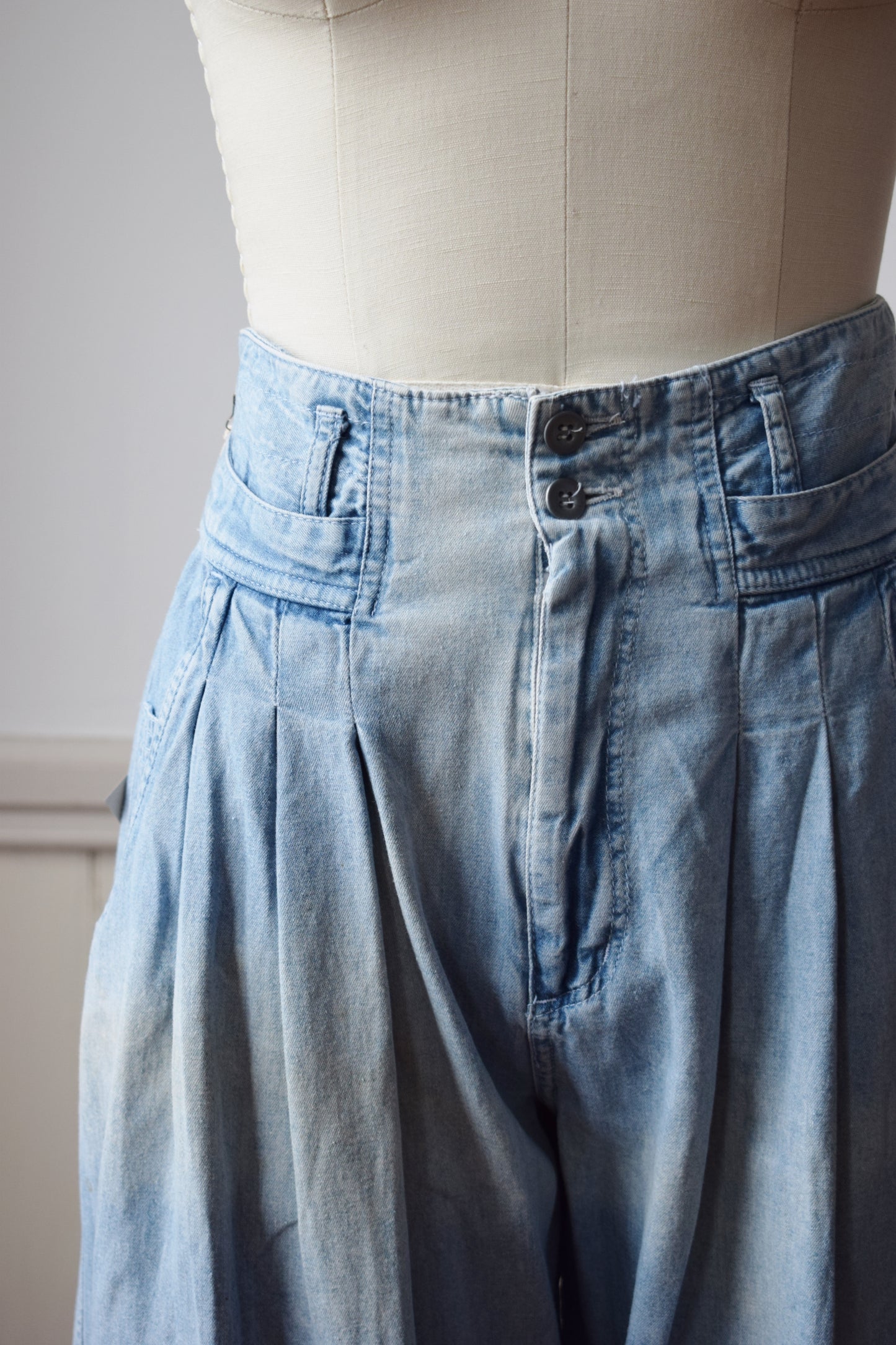 1980s Ultra High Waist Jeans | 27" W