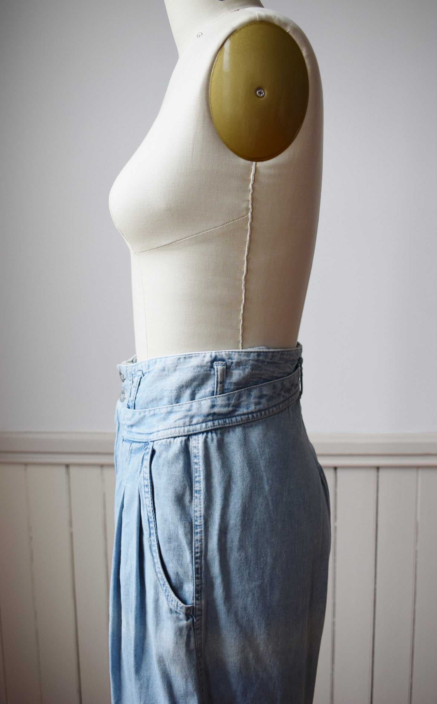 1980s Ultra High Waist Jeans | 27" W