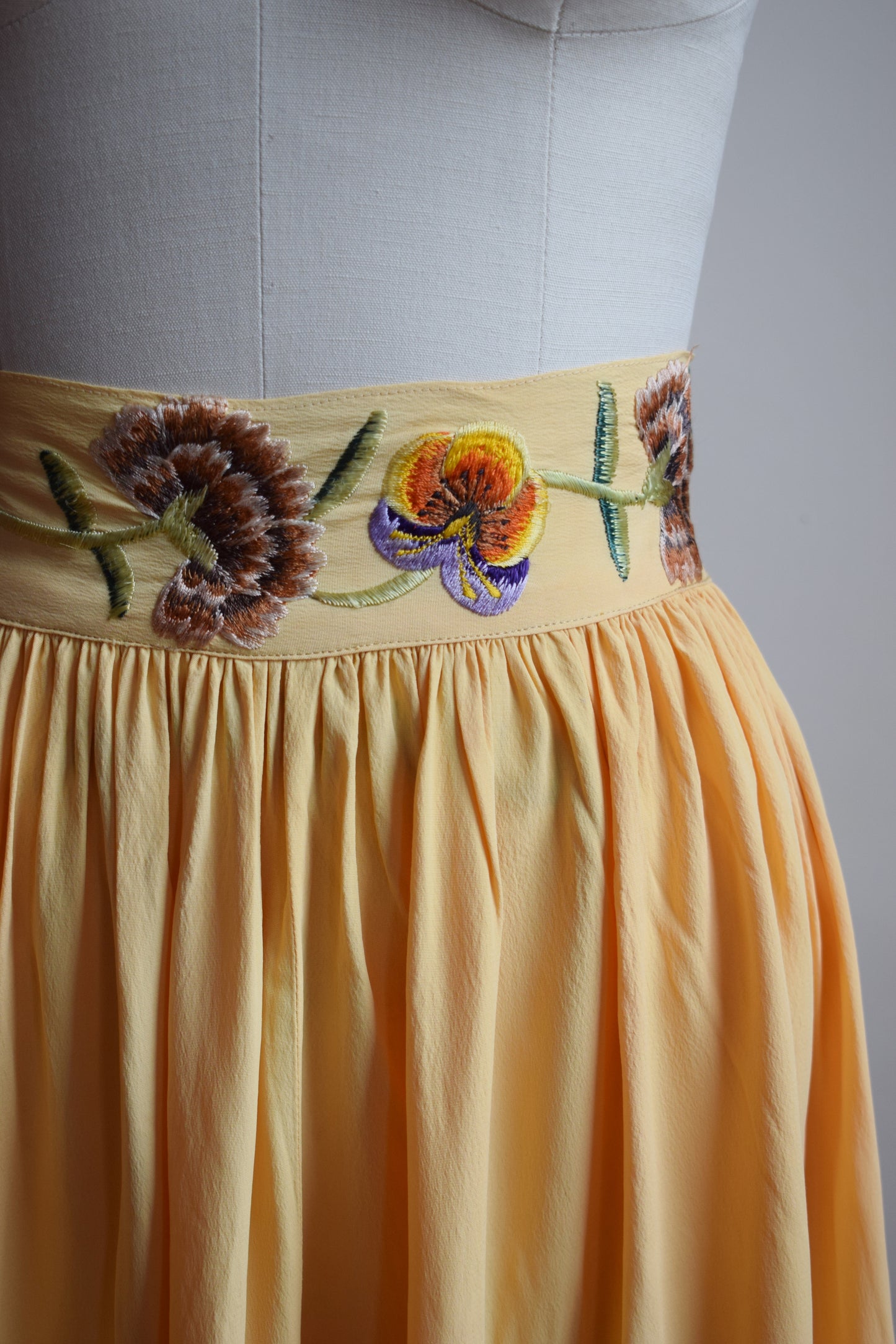 1940s Floral Embroidered Alice Skirt | XS/S