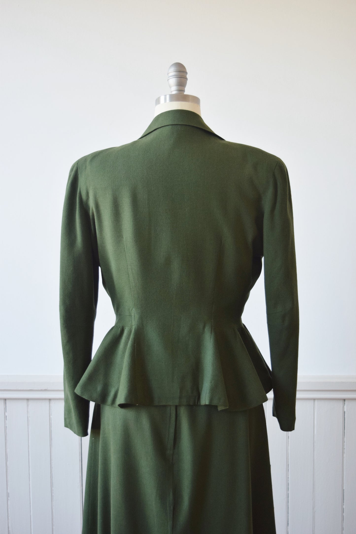 1940s Hunter Green Skirt Suit with Peplum Jacket | S/M