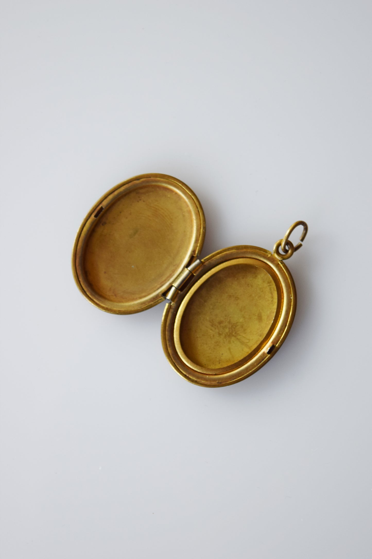 Vintage Oval Locket Pendant | Flower + Garland Detail