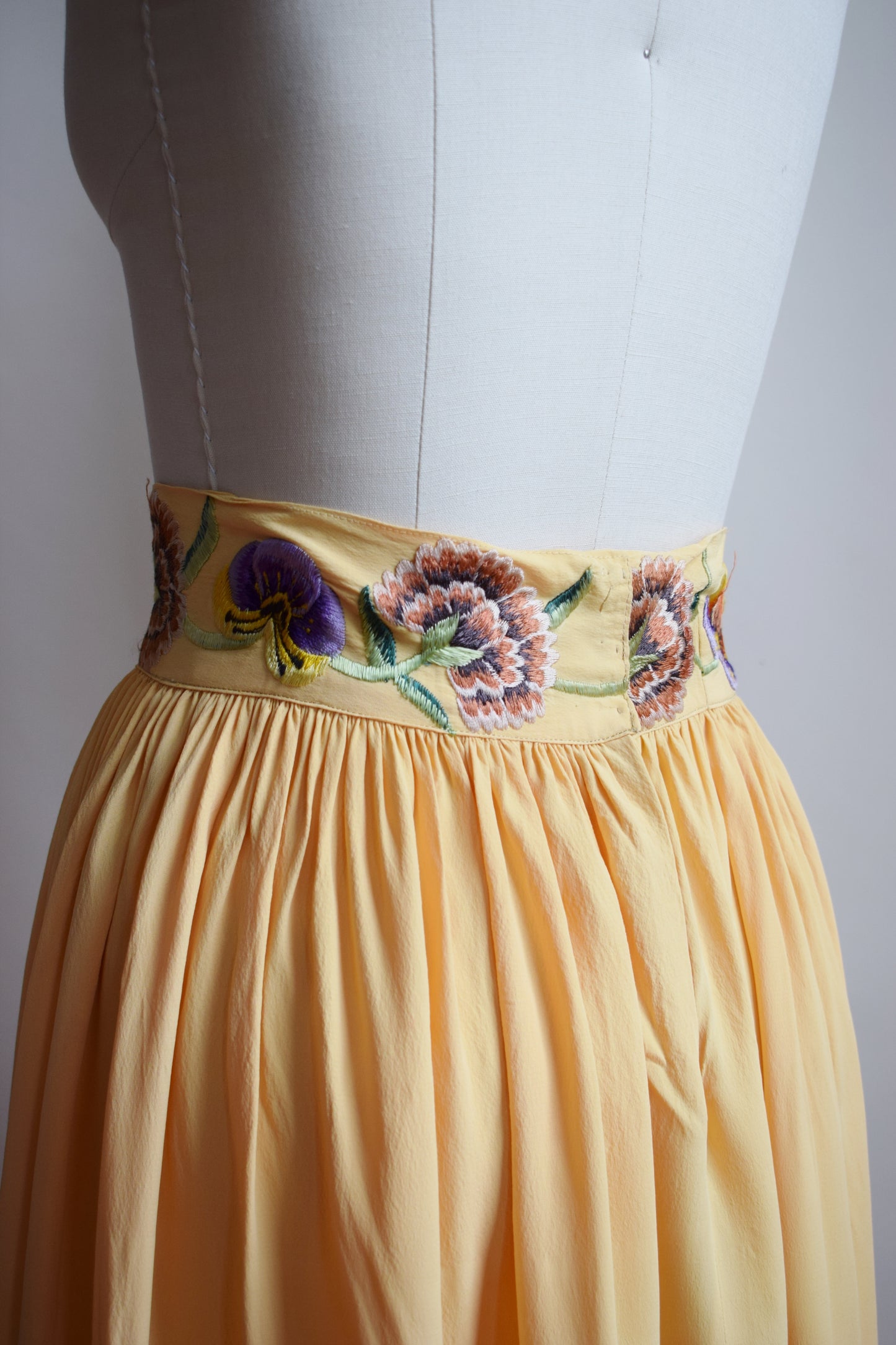 1940s Floral Embroidered Alice Skirt | XS/S