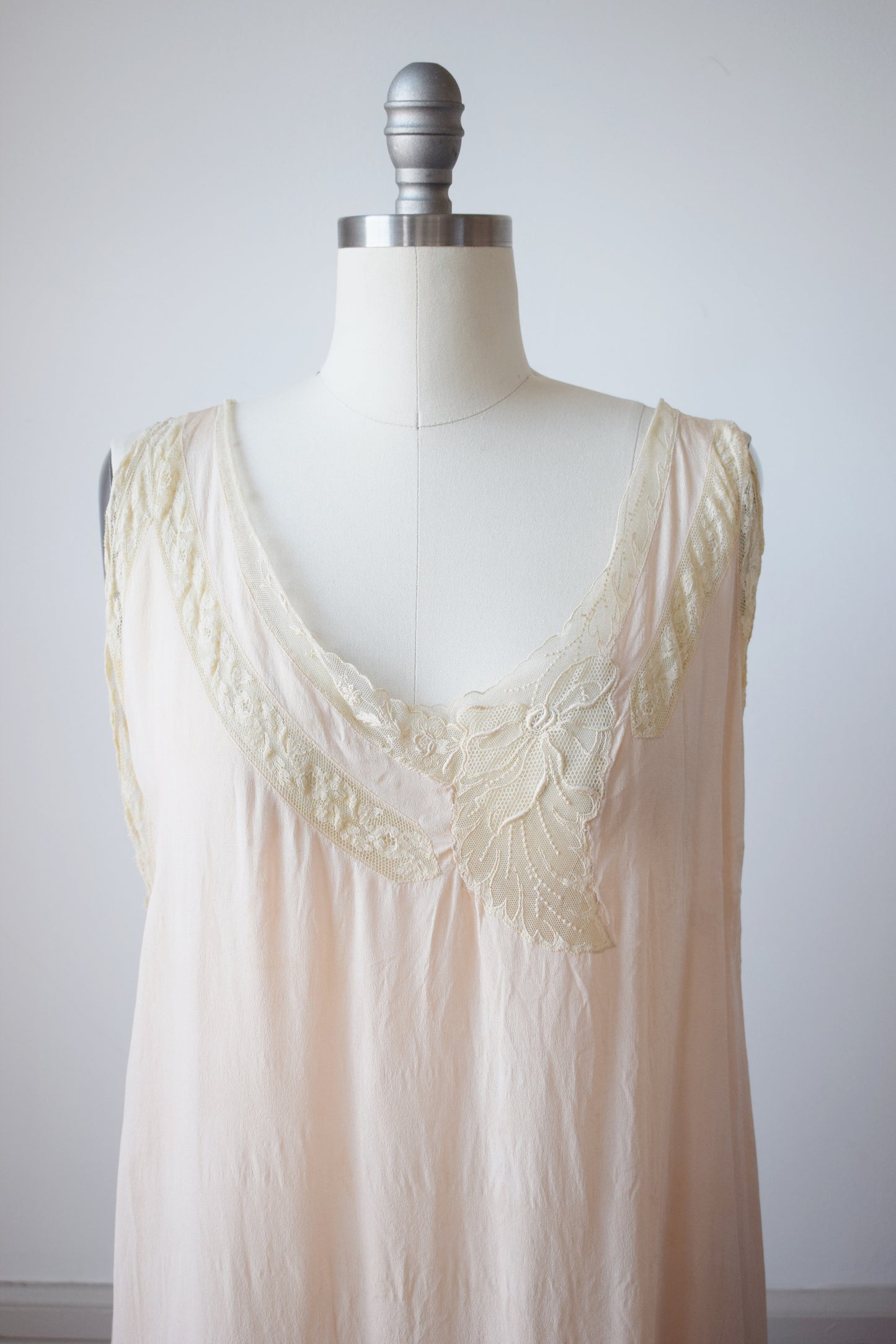 1920s Silk Nightgown | L | wounded bird