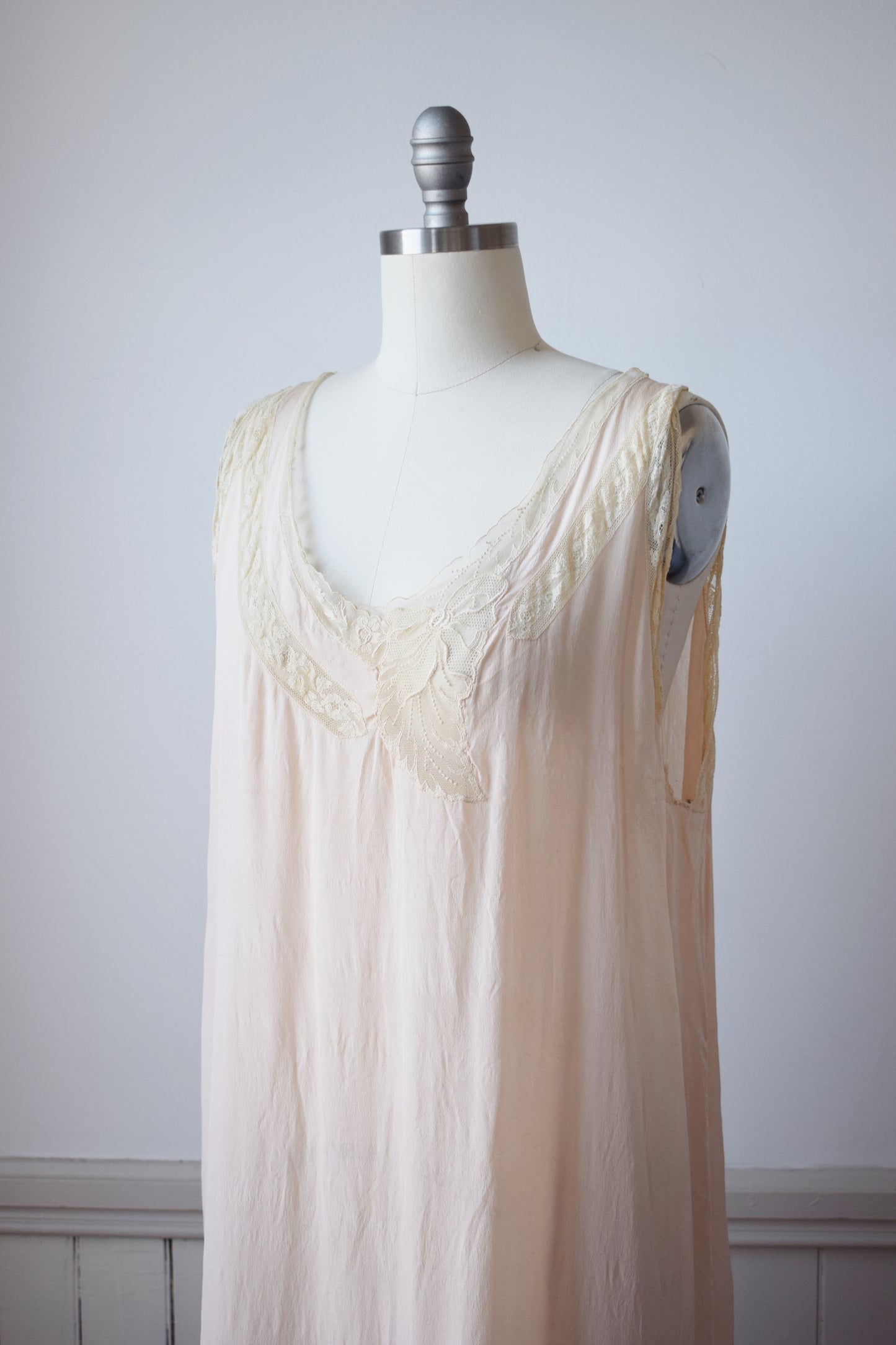 1920s Silk Nightgown | L | wounded bird