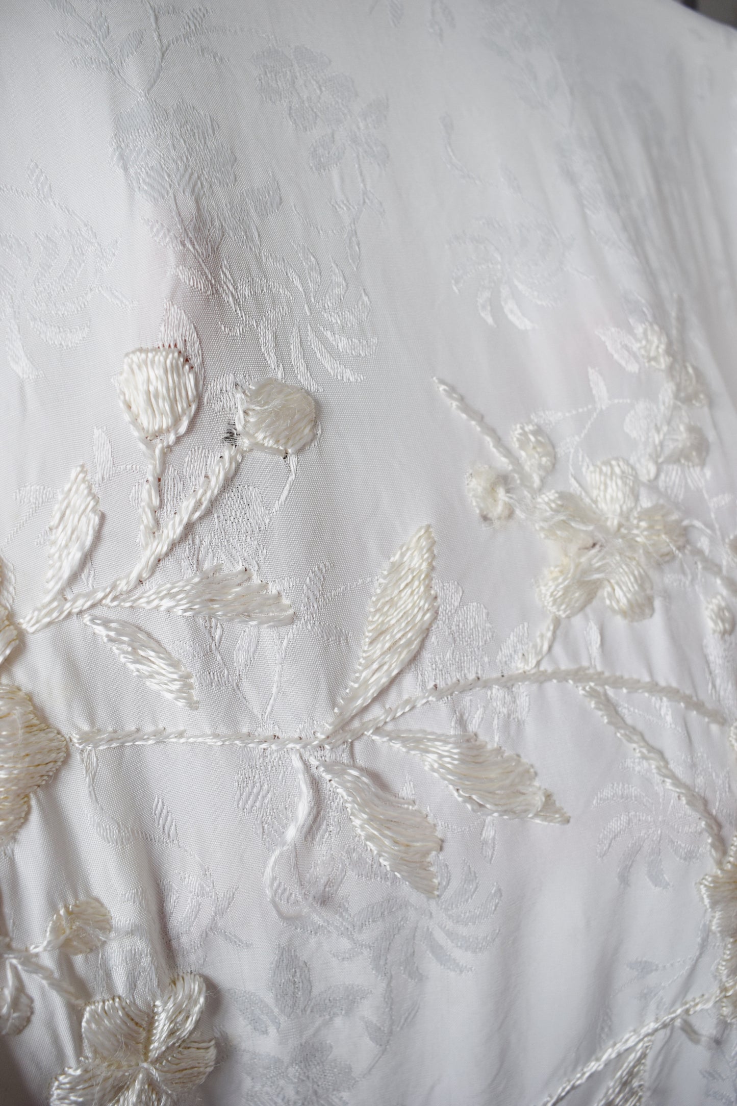 1920s Embroidered White Rayon Kimono Robe | OS