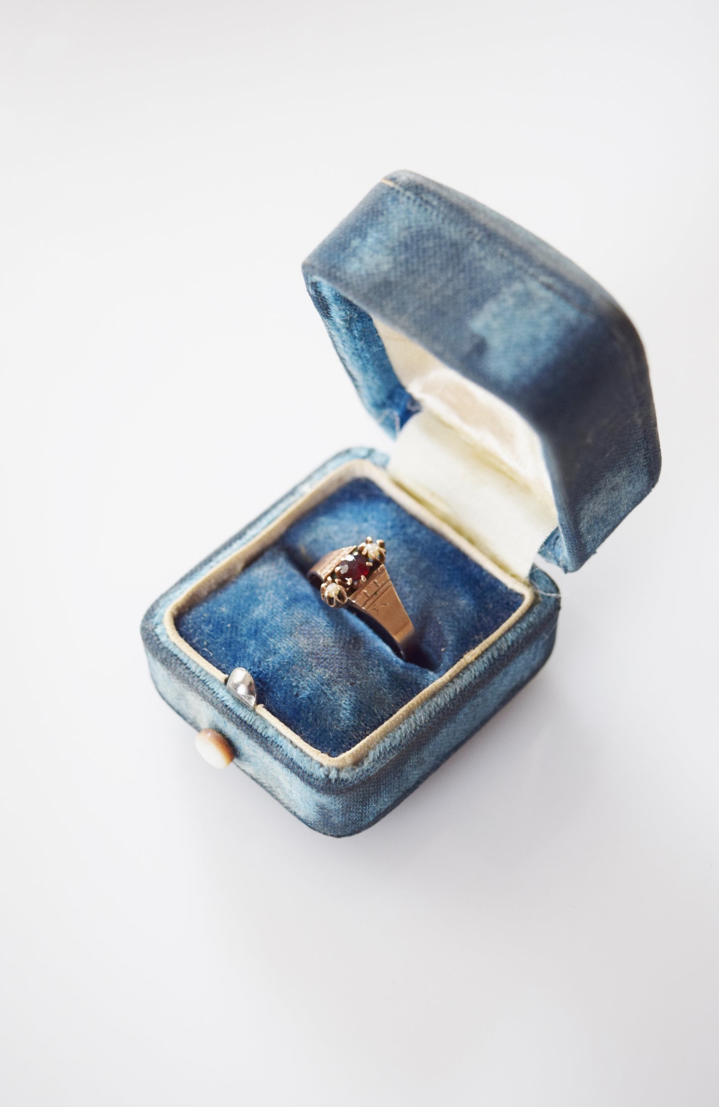 Antique Victorian 10kt Gold, Garnet and Pearl Ring | Sz. 6
