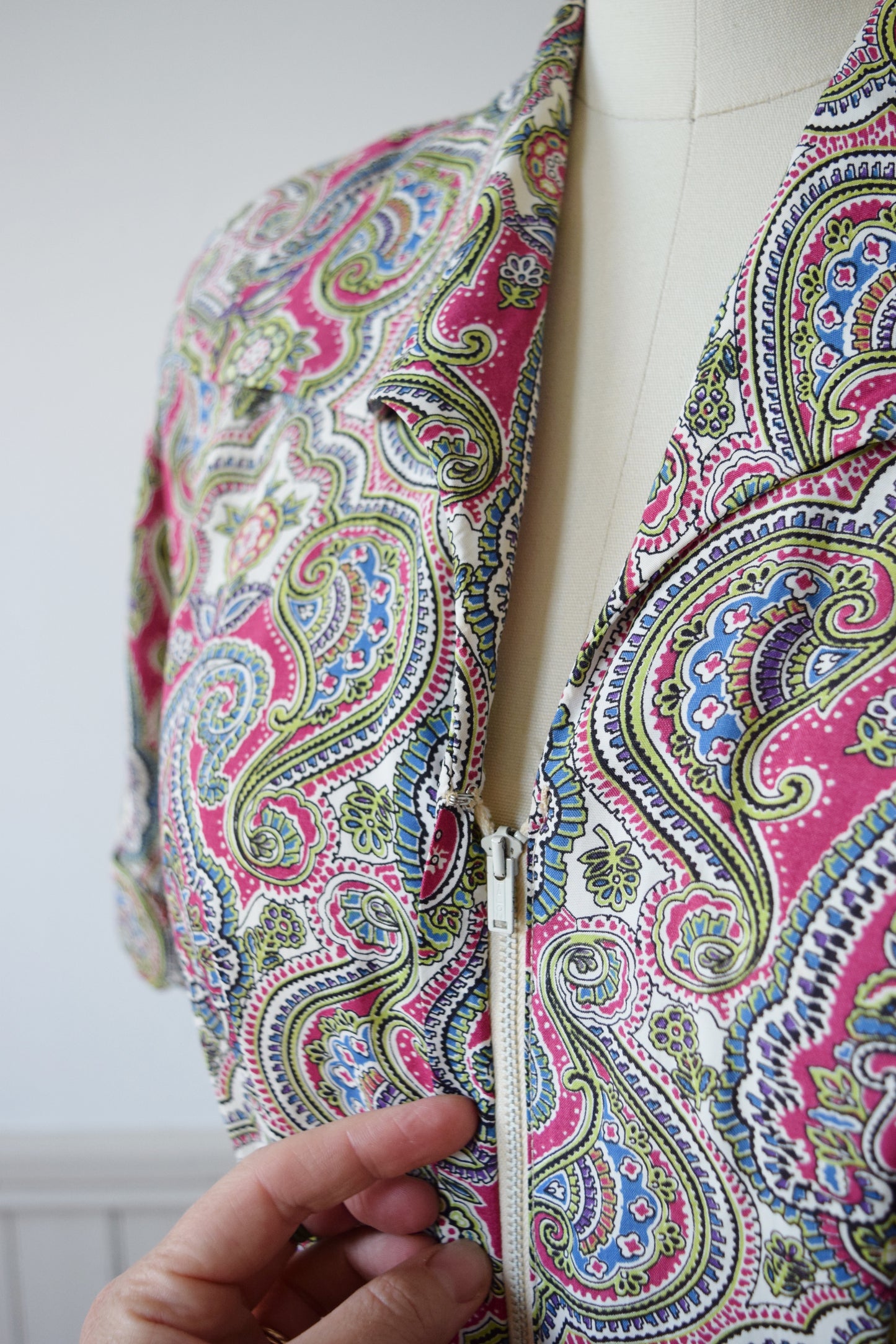 1940s Cold Rayon Zip Front Dress in Paisley by Saybury | M/L