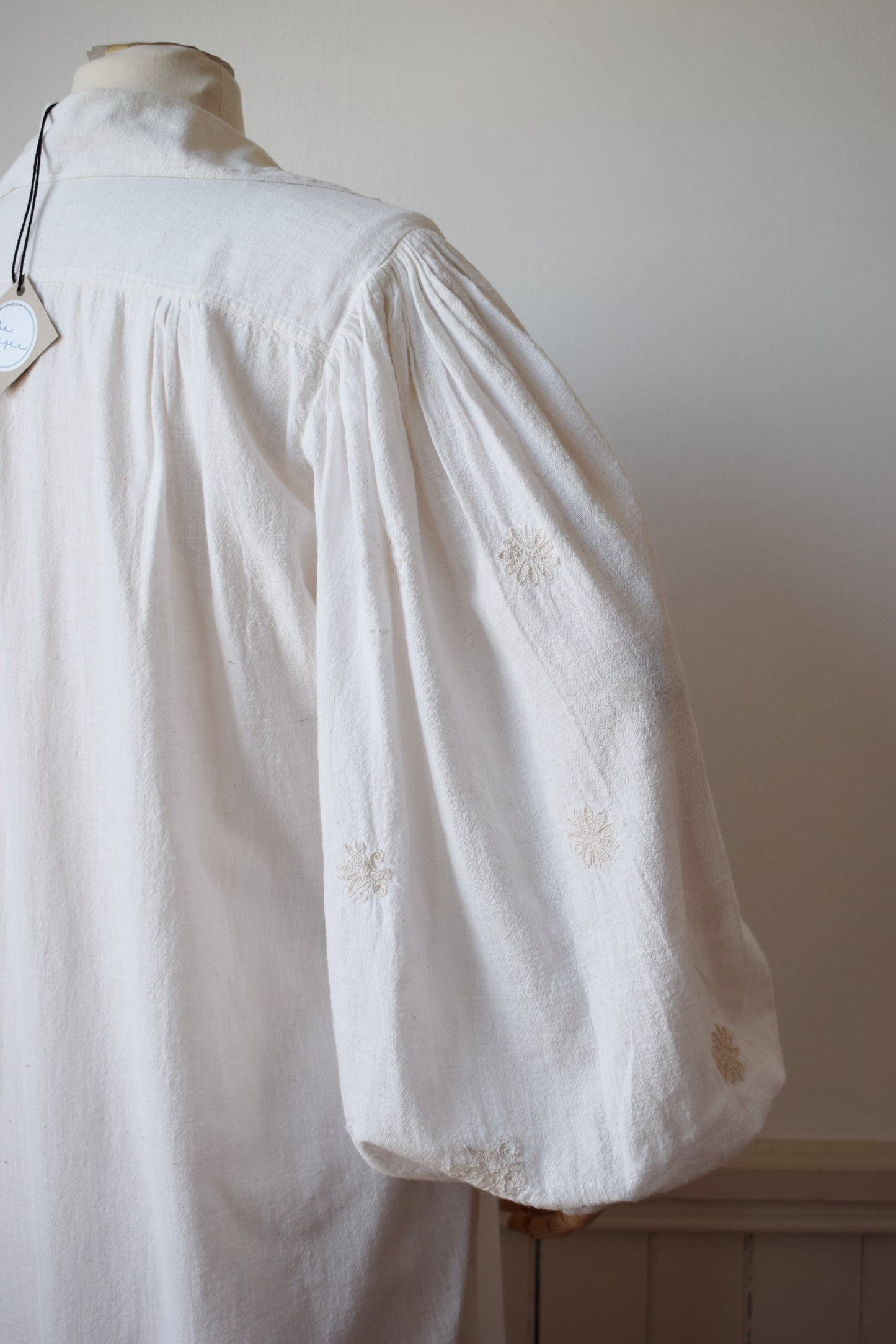 Vintage Embroidered Cotton Dress with Peasant Sleeves | M-L