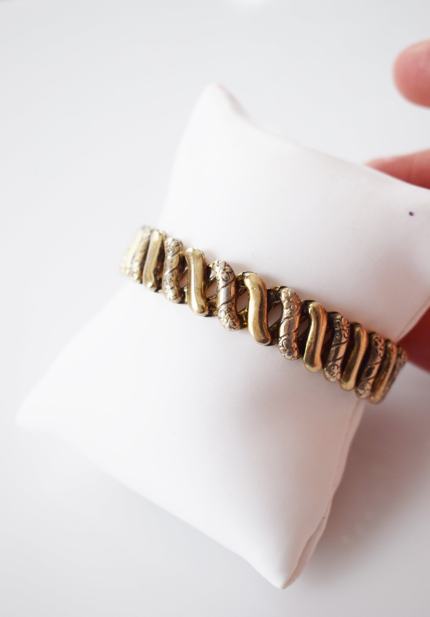 1940s Expandable Gold Sweetheart Bracelet | Double Heart