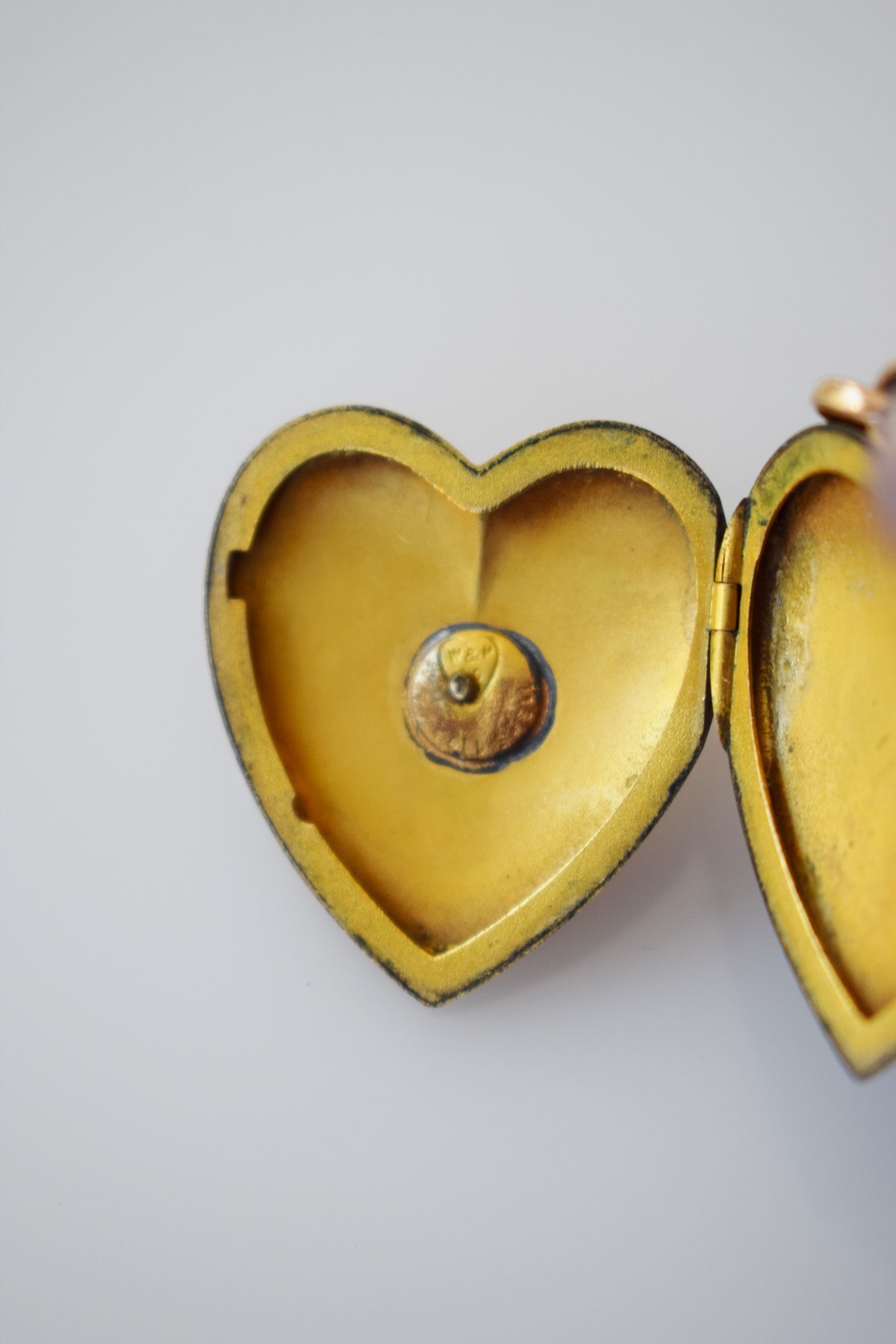Antique Gold Heart Locket with Rhinestone Starburst