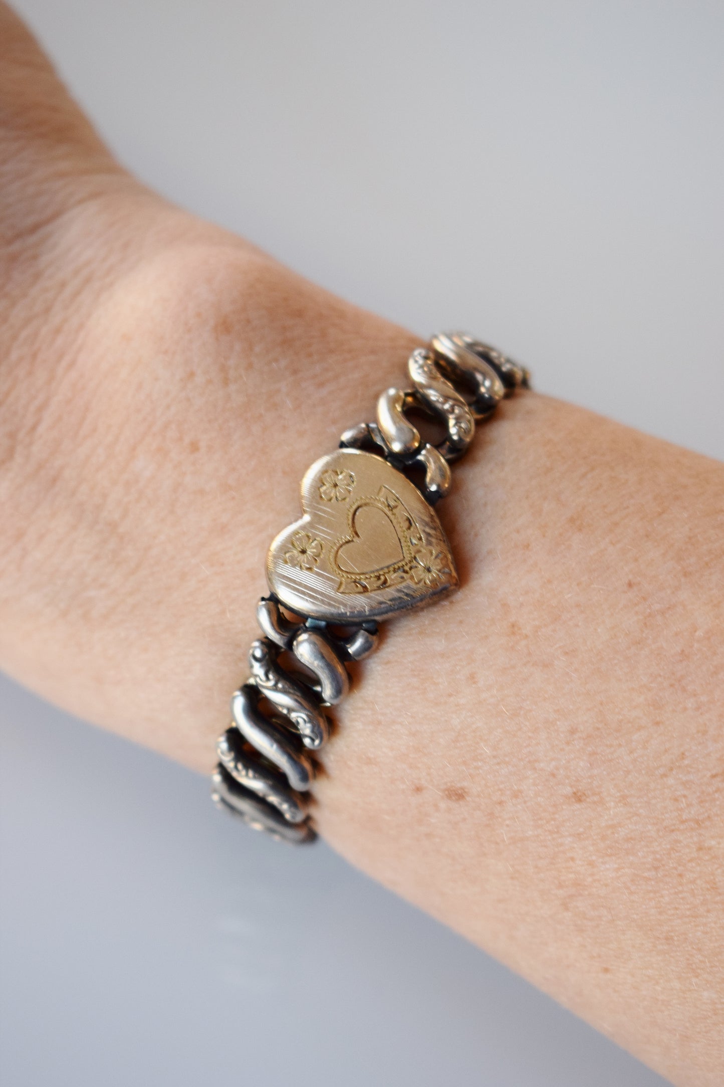 1940s Gold Sweetheart Expansion Bracelet | 3 flower 1 heart